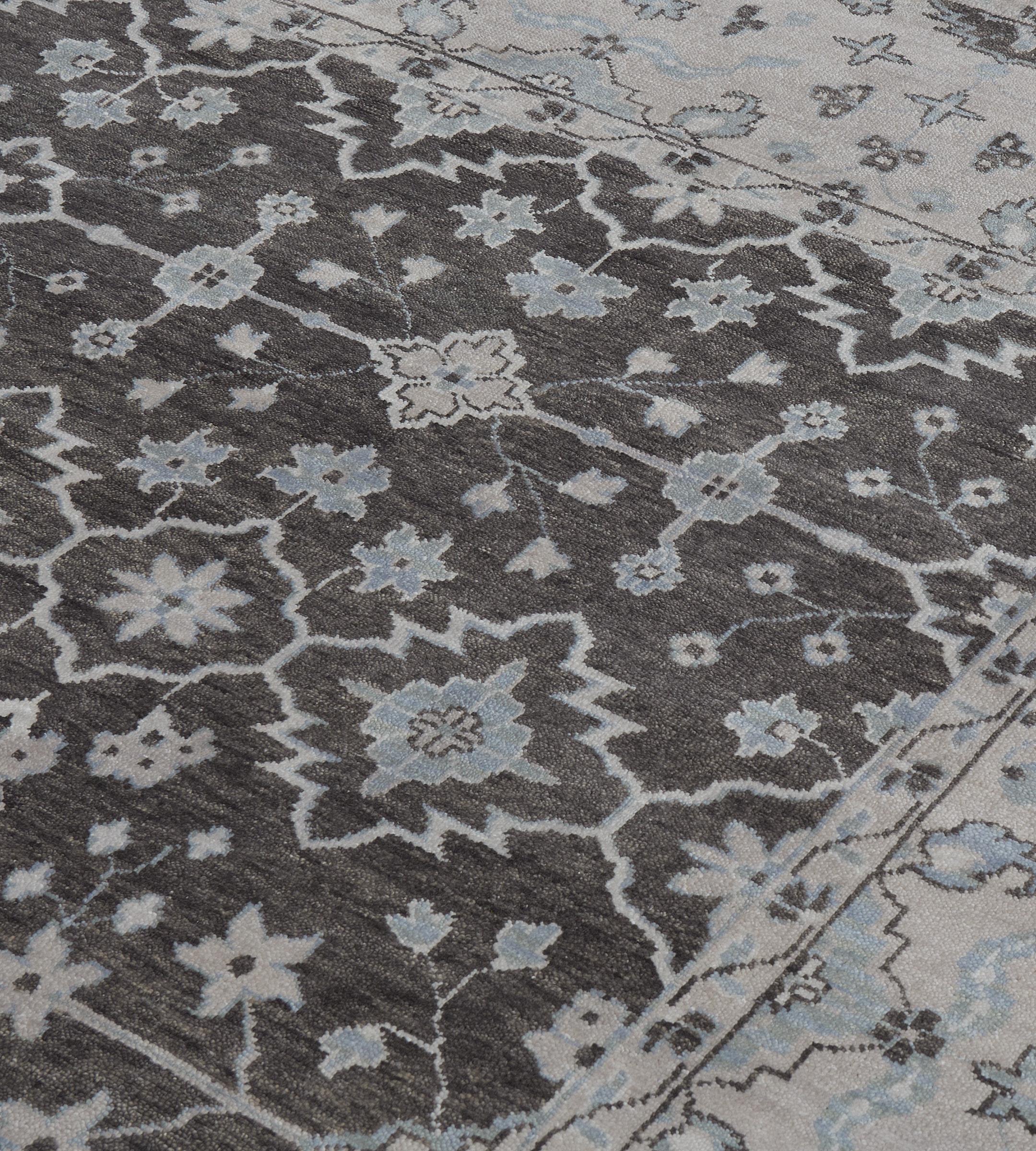 Tessuto a mano Tappeto contemporaneo intrecciato a mano di colore marrone e blu di ispirazione Oushak in vendita