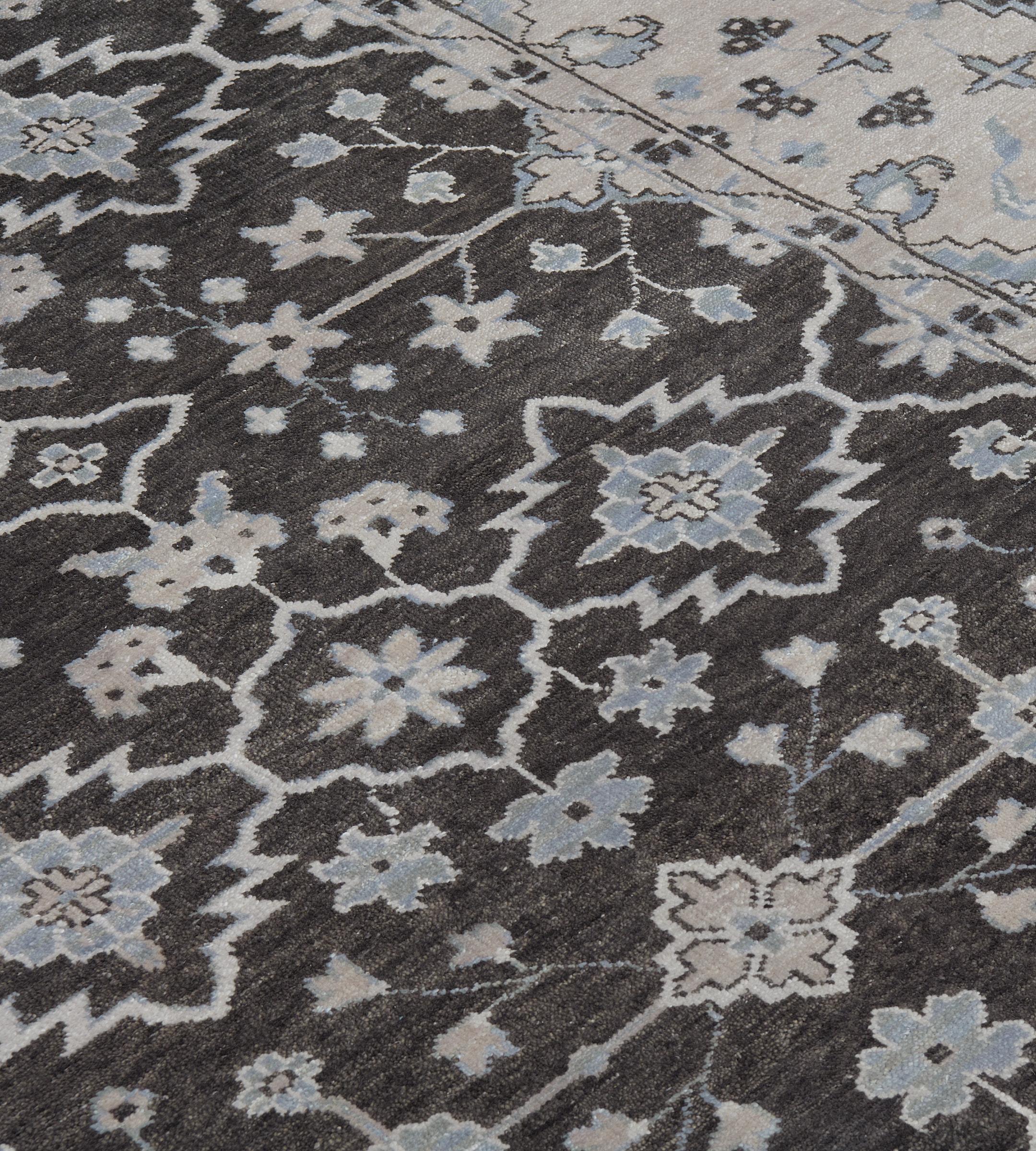 Tappeto contemporaneo intrecciato a mano di colore marrone e blu di ispirazione Oushak in vendita 2