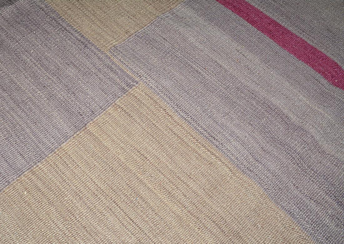 Zeitgenössischer handgewebter Kelim-Teppich aus Pakistan (Pakistanisch) im Angebot