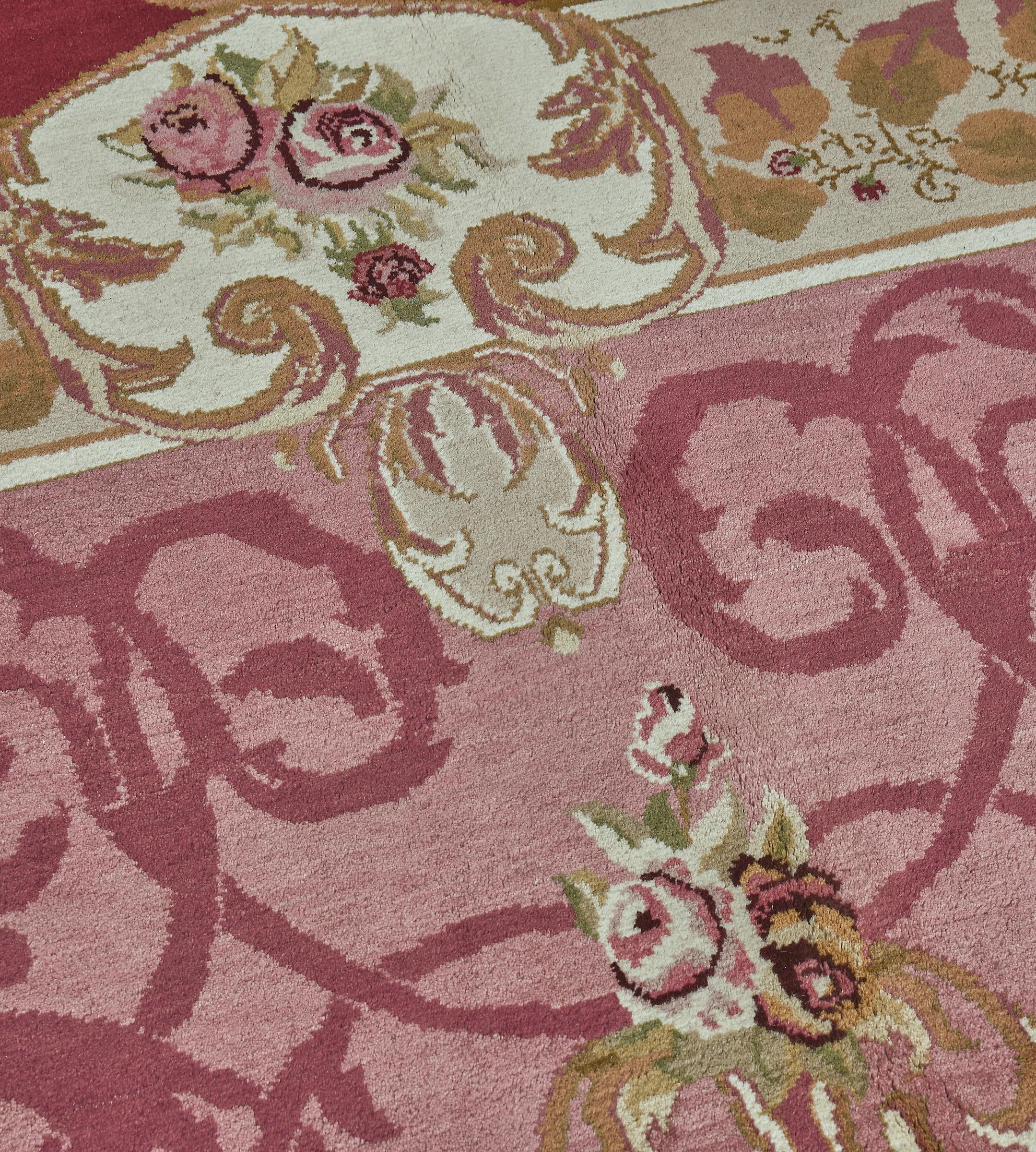 XXI secolo e contemporaneo Tappeto contemporaneo in stile Savonnerie in lana floreale rosa tessuto a mano in vendita