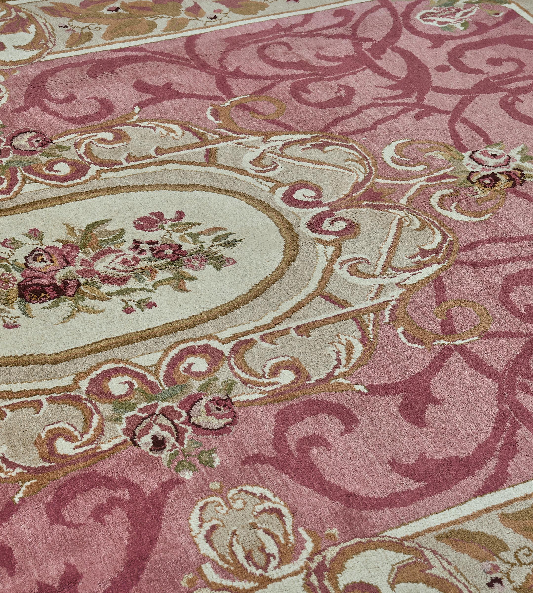 Tappeto contemporaneo in stile Savonnerie in lana floreale rosa tessuto a mano in vendita 1