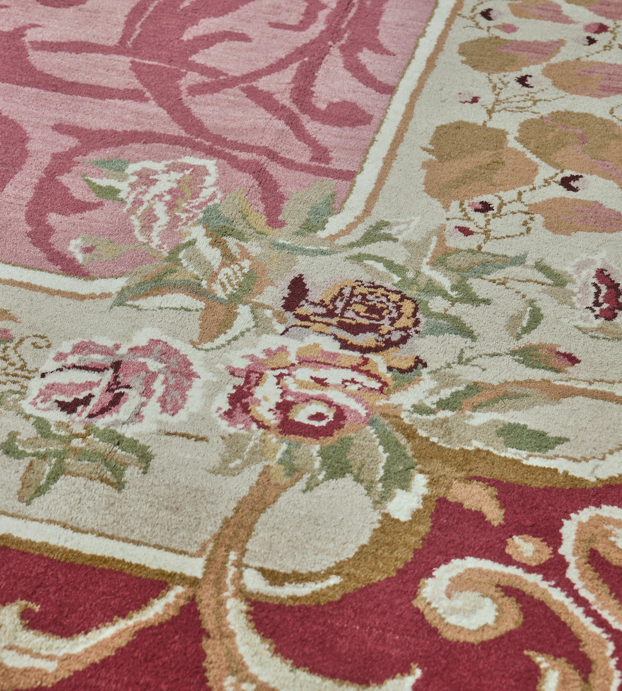 Tappeto contemporaneo in stile Savonnerie in lana floreale rosa tessuto a mano in vendita 3