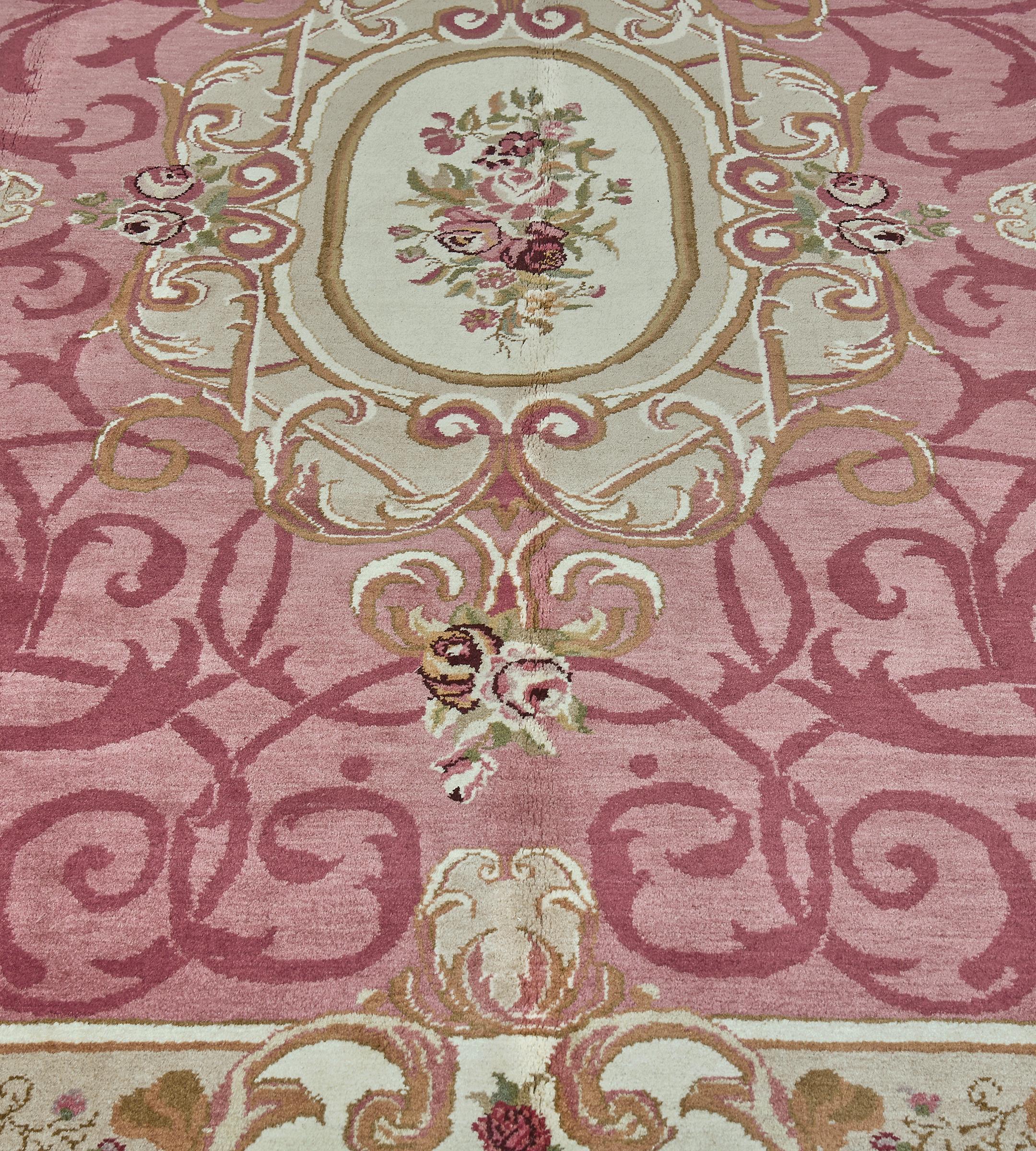 Tappeto contemporaneo in stile Savonnerie in lana floreale rosa tessuto a mano in vendita 4