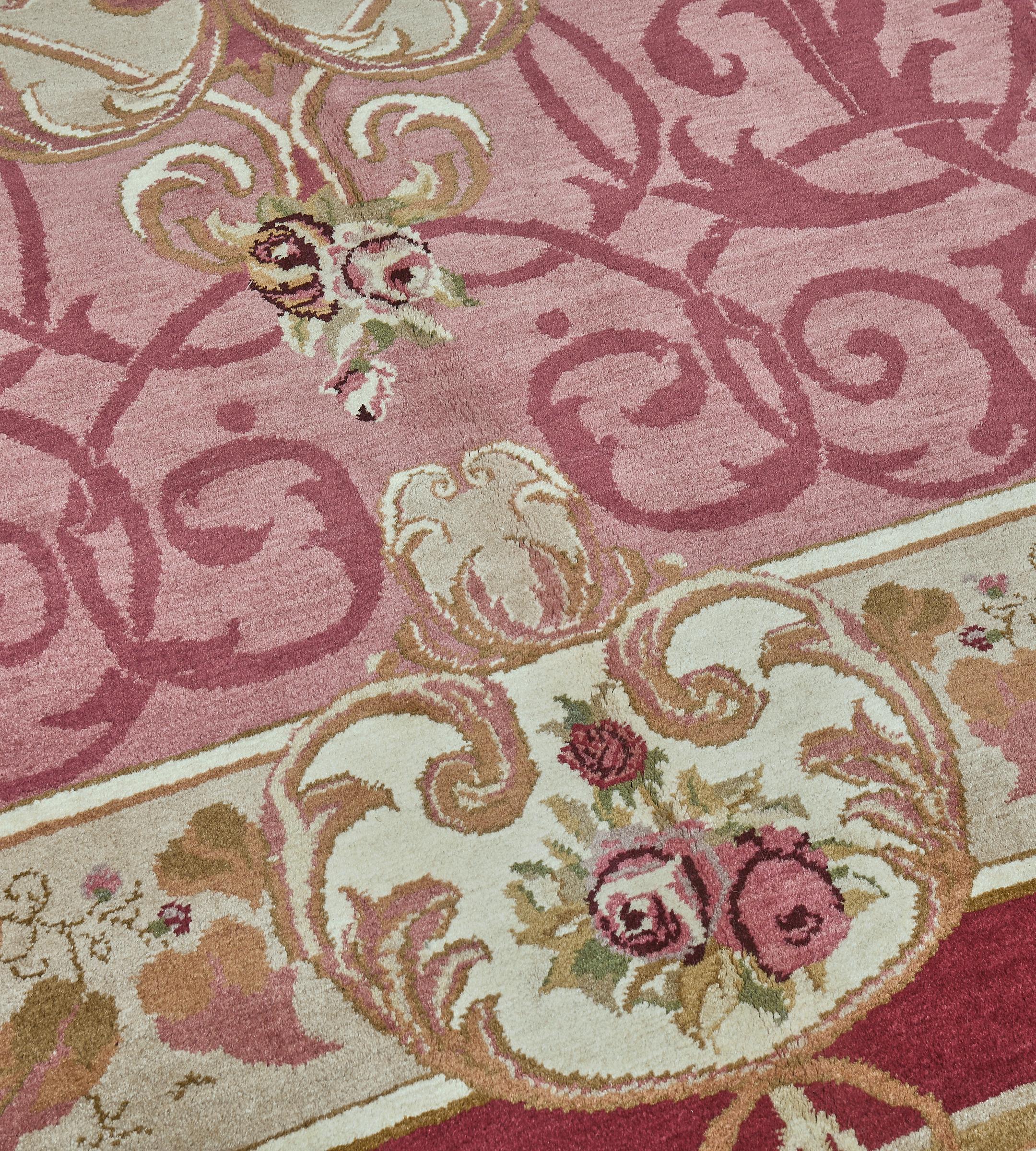 Romeno Tappeto contemporaneo in stile Savonnerie in lana floreale rosa tessuto a mano in vendita