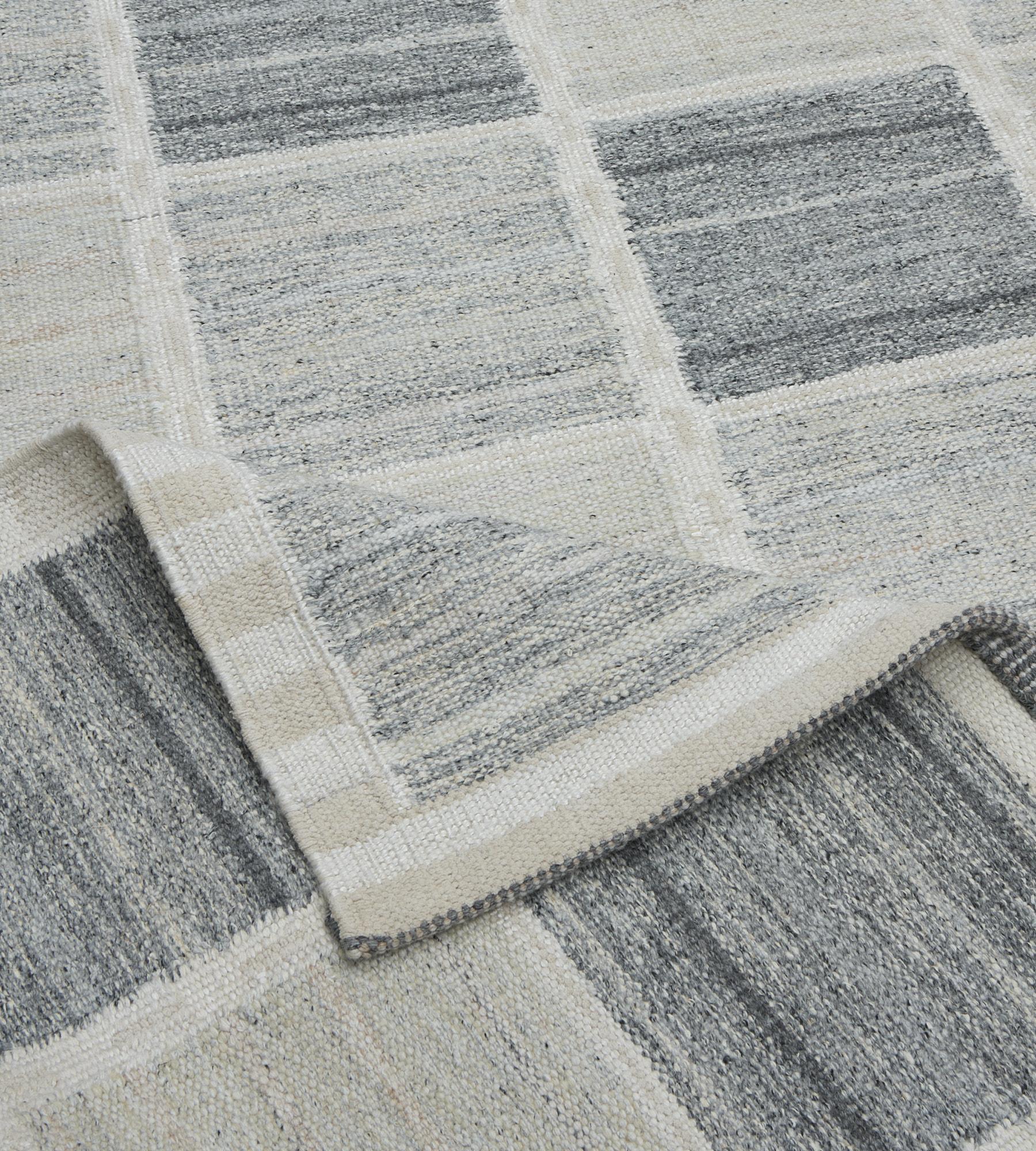 Contemporary Hand-woven Swedish-Inspired Wool Rug For Sale 2