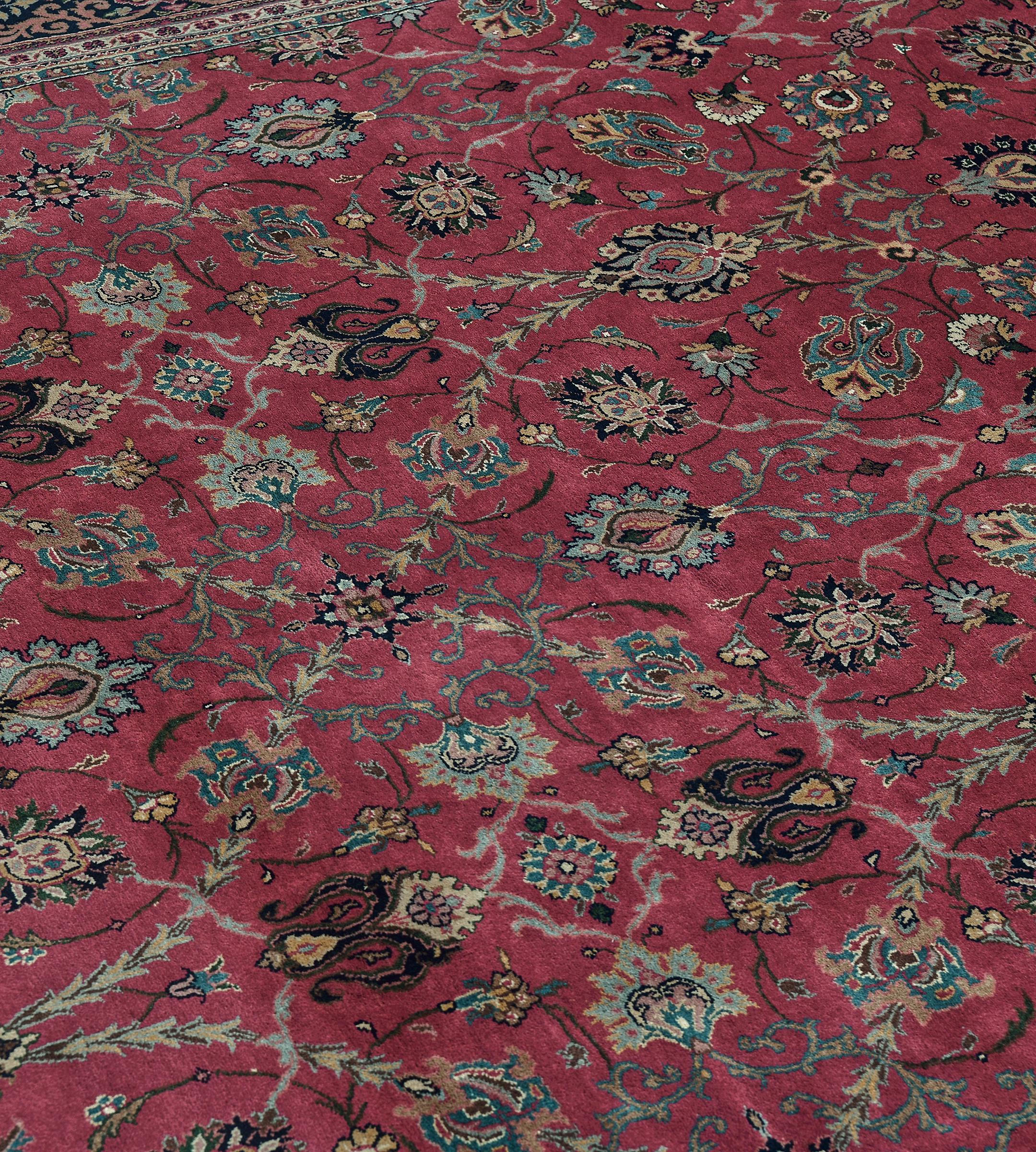 Contemporary Hand-Woven Wool Red Persian Tabriz Rug (Wolle) im Angebot
