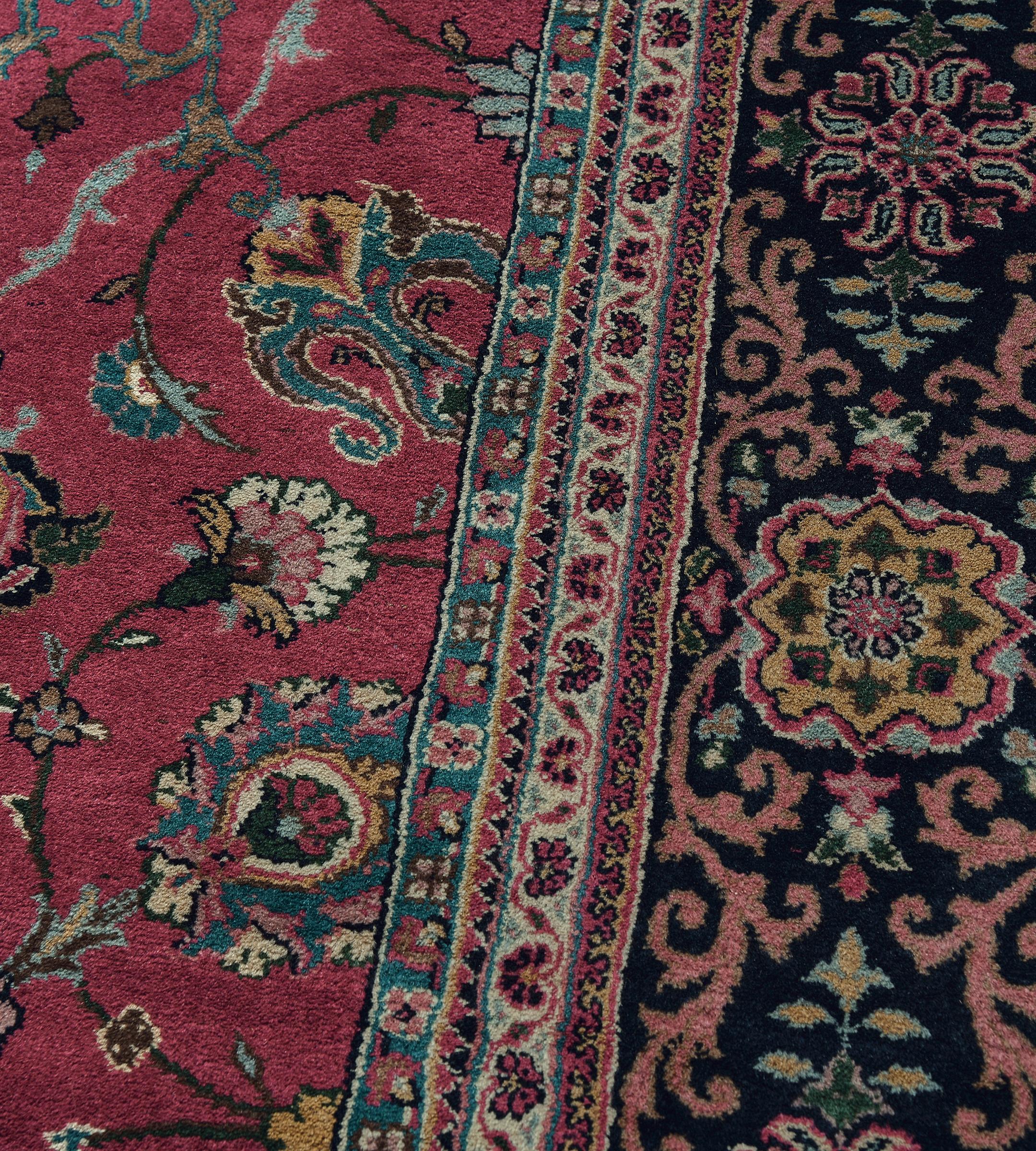 Contemporary Hand-Woven Wool Red Persian Tabriz Rug im Angebot 1