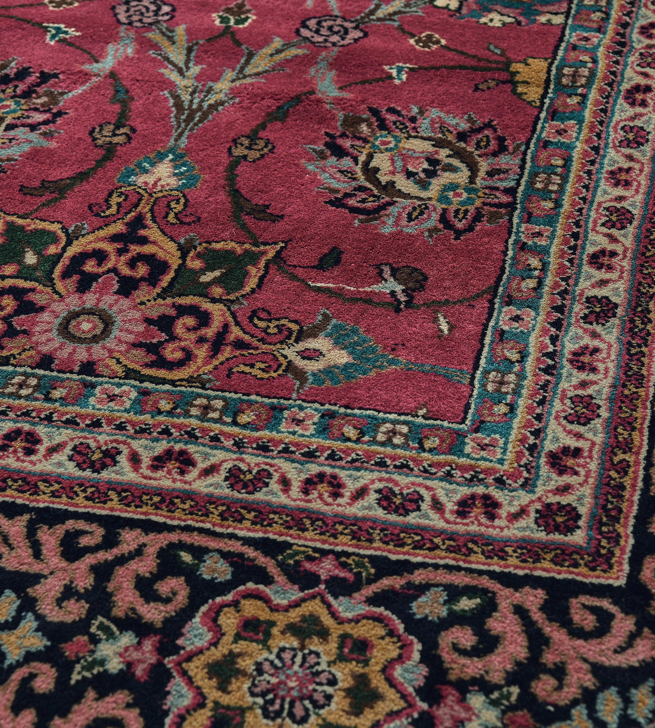 Contemporary Hand-Woven Wool Red Persian Tabriz Rug im Angebot 2