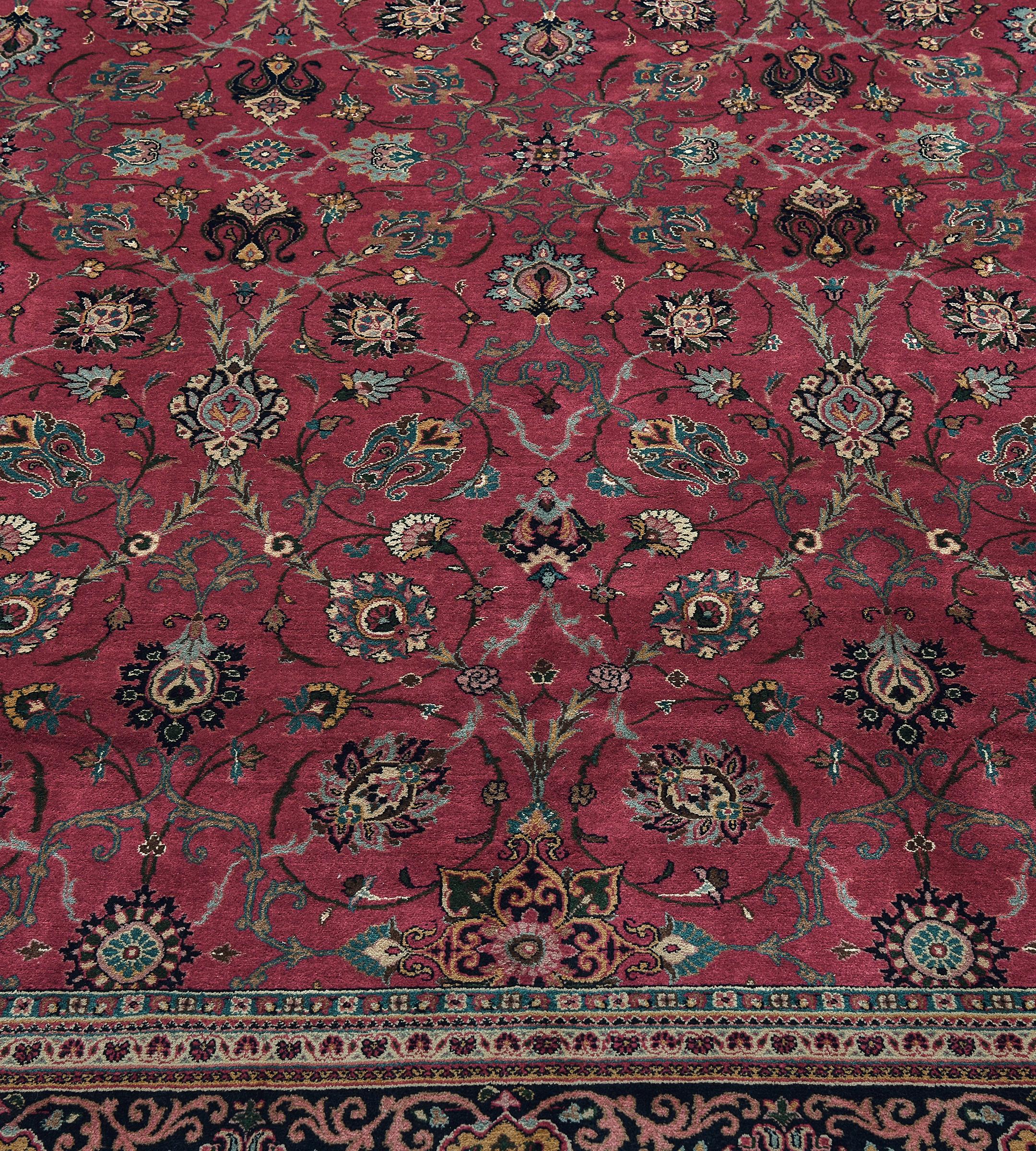 Contemporary Hand-Woven Wool Red Persian Tabriz Rug im Angebot 3