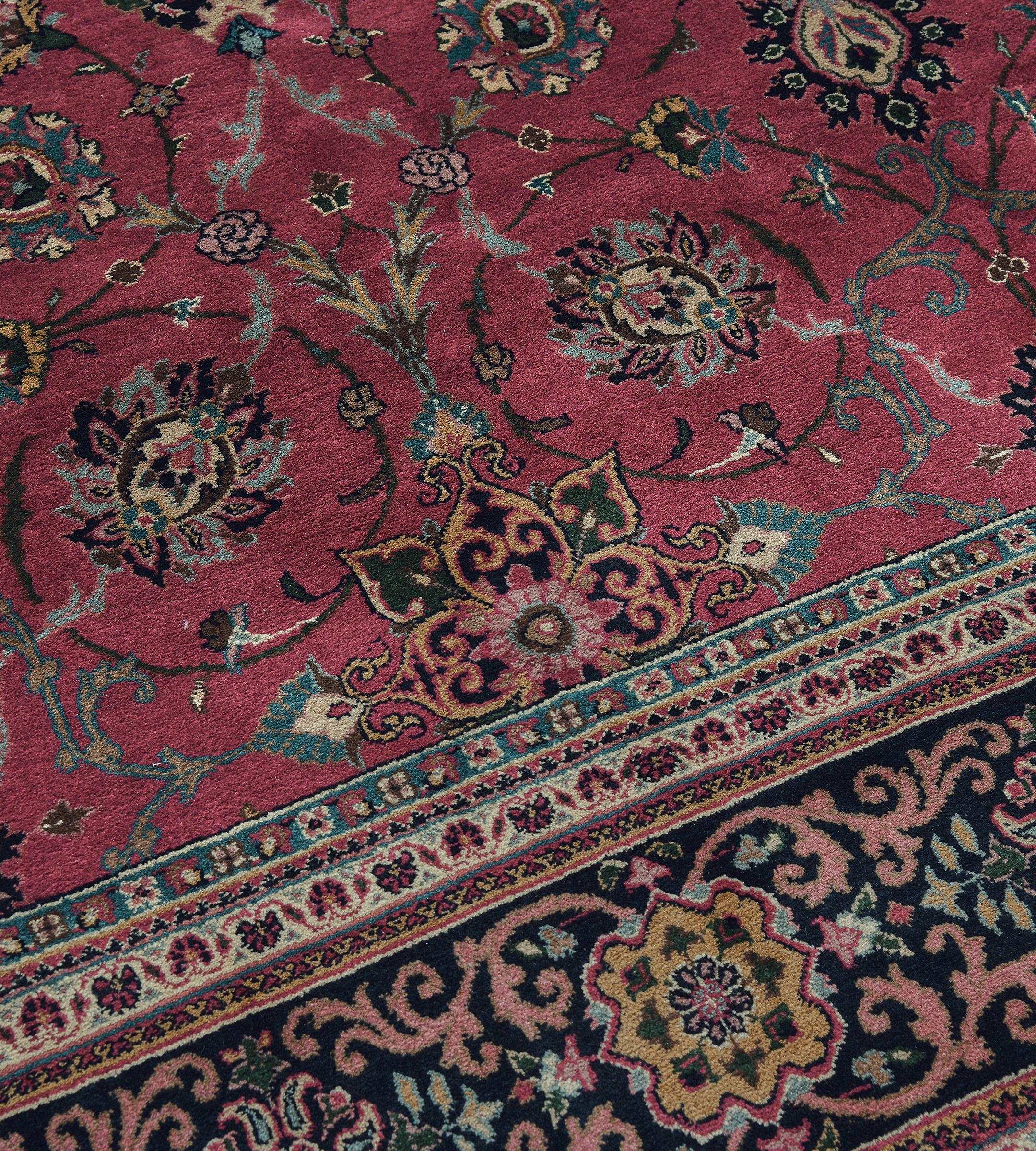 Contemporary Hand-Woven Wool Red Persian Tabriz Rug (Indisch) im Angebot
