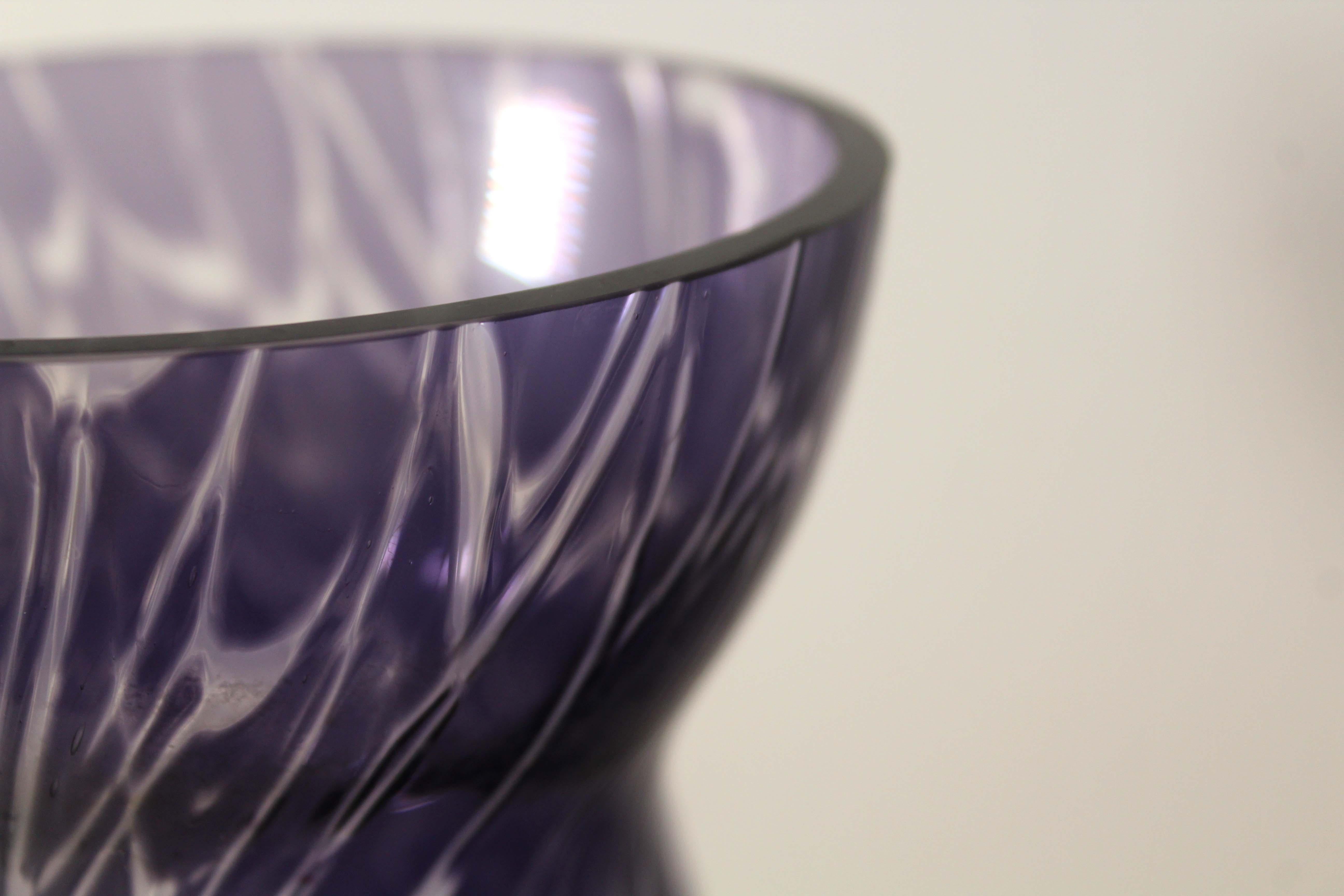 Contemporary Handblown Glass Vase Indigo with Swirl Design In Good Condition For Sale In Keego Harbor, MI