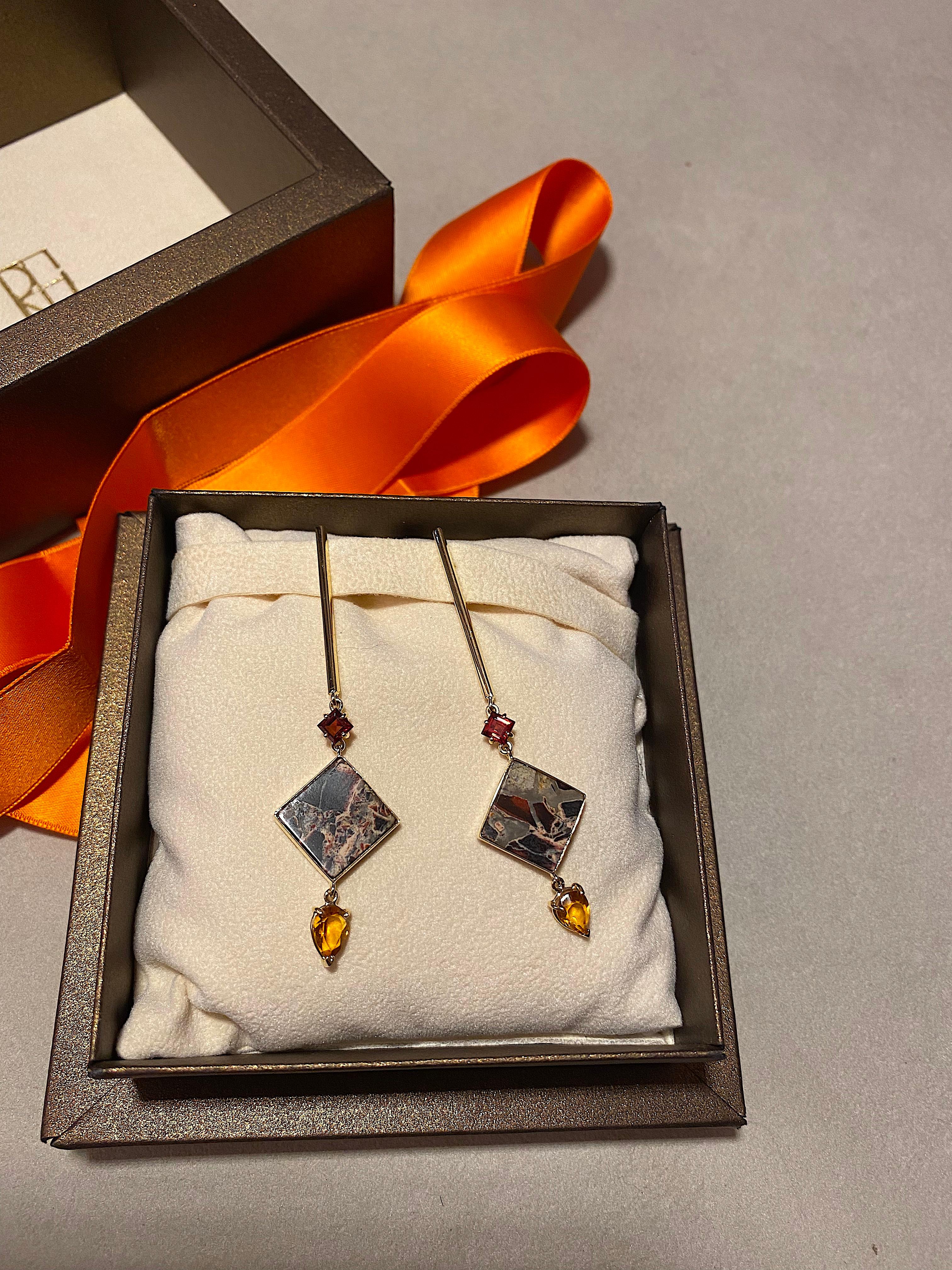 Zeitgenössische handgefertigte Ohrringe aus 18 Karat Gelbgold mit Granat, Citrin und Jaspis-Design im Angebot 3