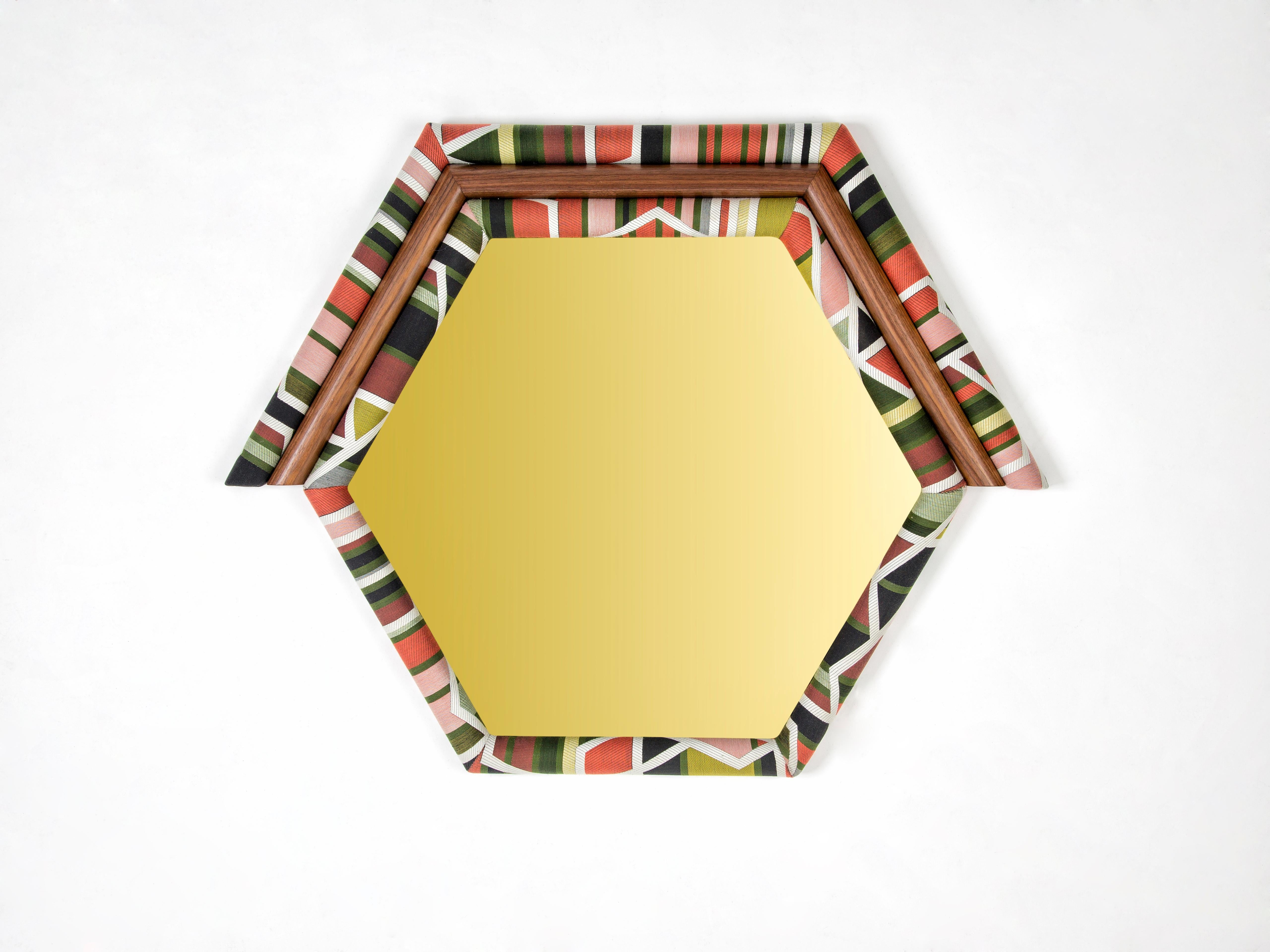 Arts and Crafts Miroir hexagonal contemporain fabriqué à la main en chêne blanc et jaune Pontiac américain en vente