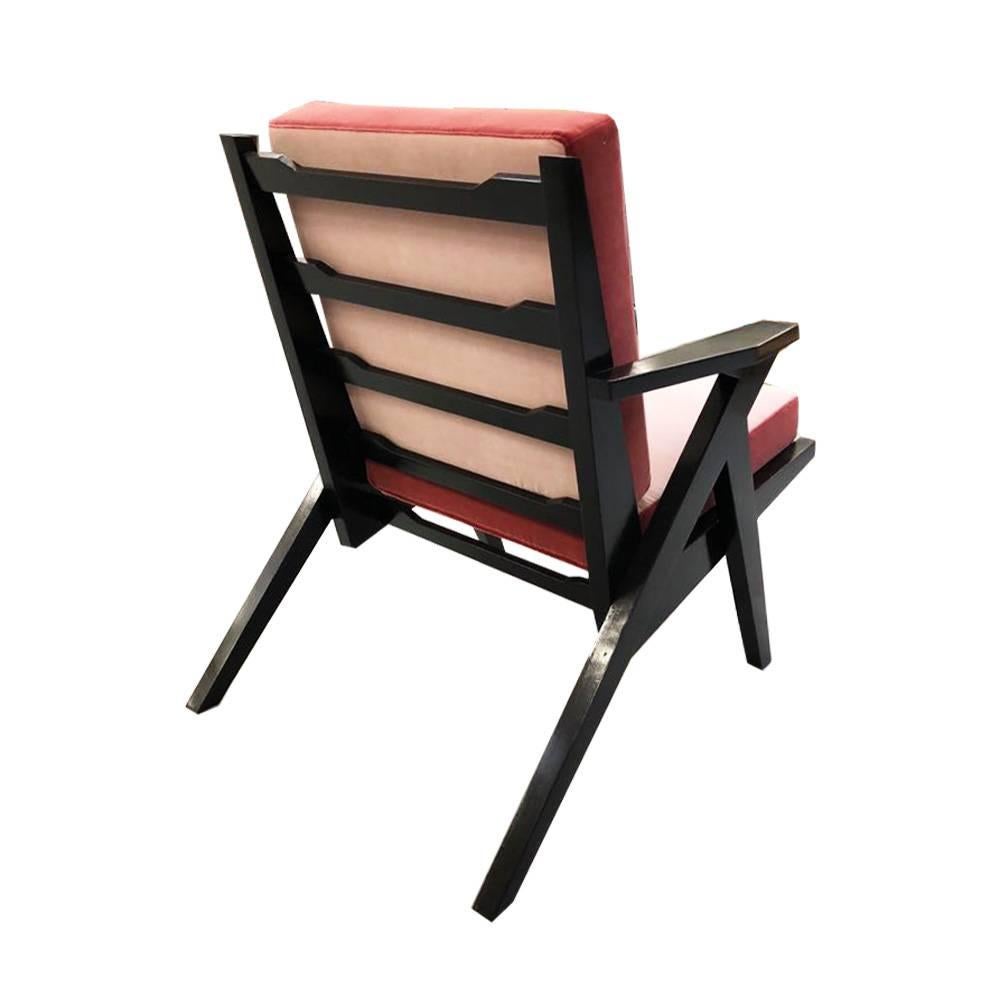 Italian Contemporary Armchair in Wooden Structure and Pink Velvet Finish For Sale