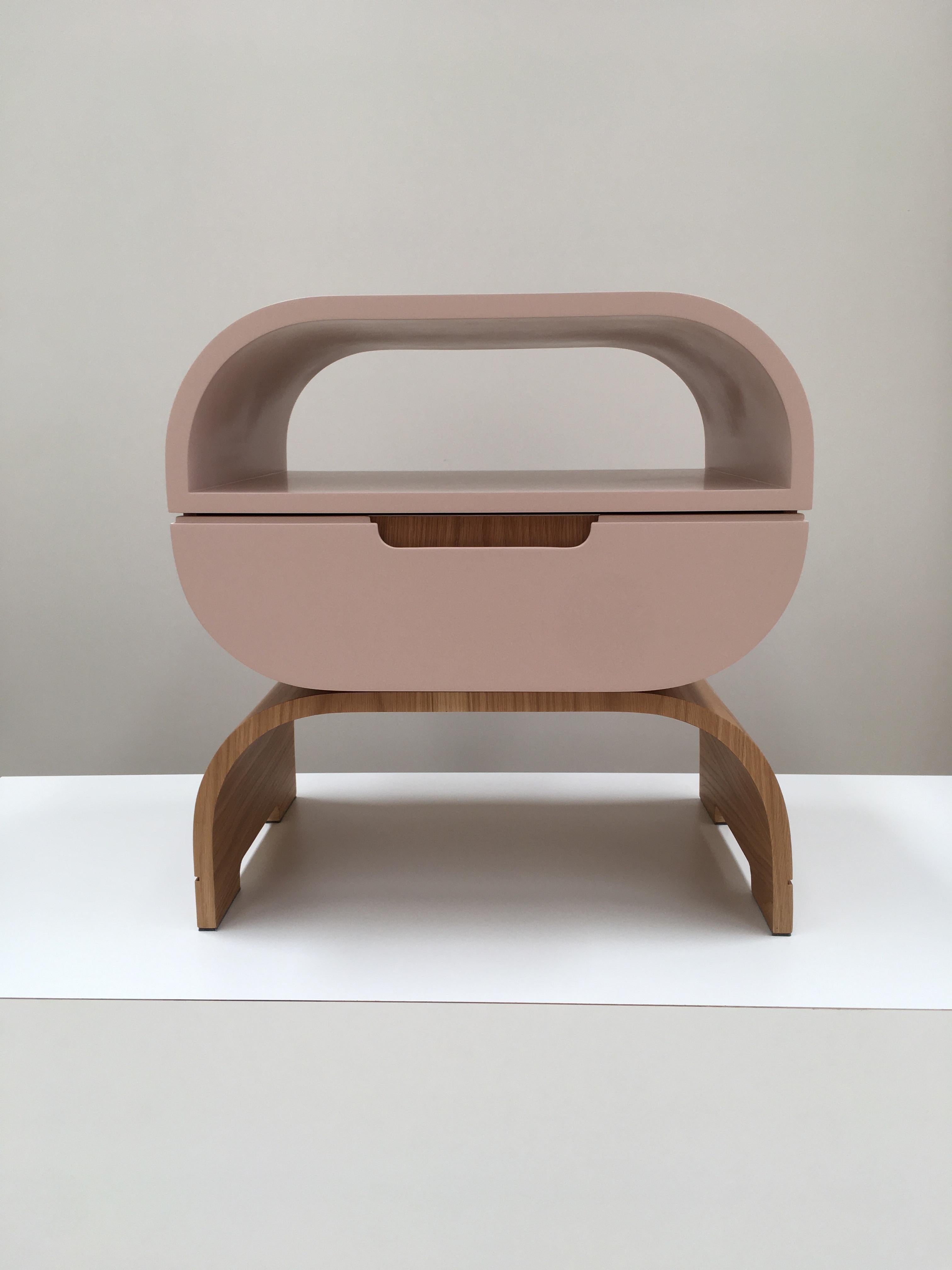 Table de chevet contemporaine Handcraft, par Leo Strauss Midi Side Table en vente 2