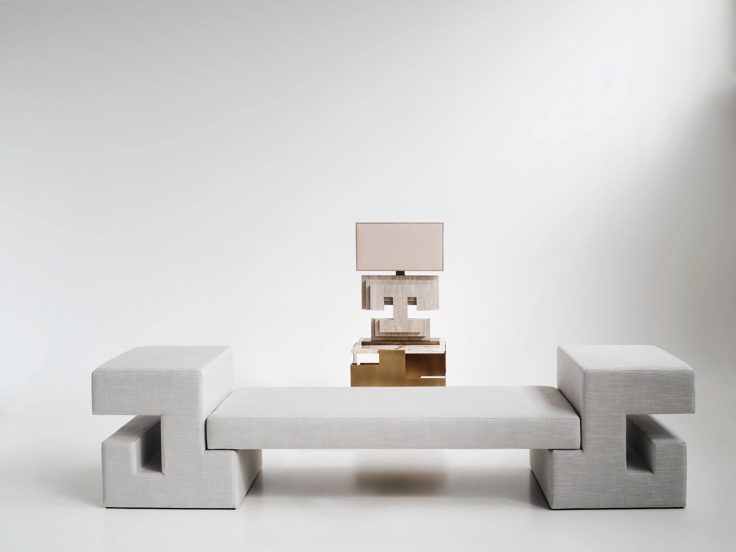 Grec Banc contemporain Handcraft AURORA en tissu de lin, par ANAKTAE en vente