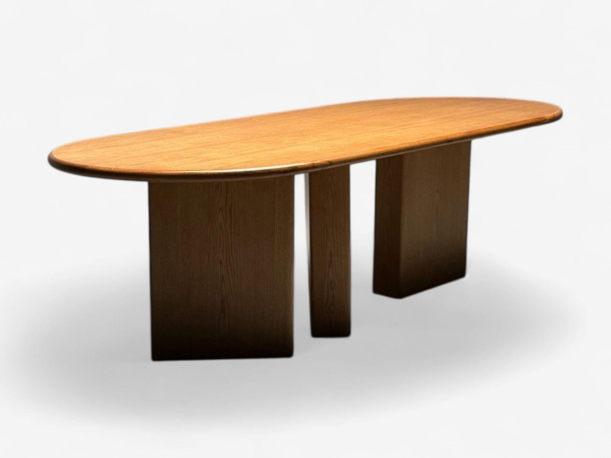 Moderne Organic Modern, Solid Oak, Handcrafted Pedestal Oval Dining Table, 21e C.