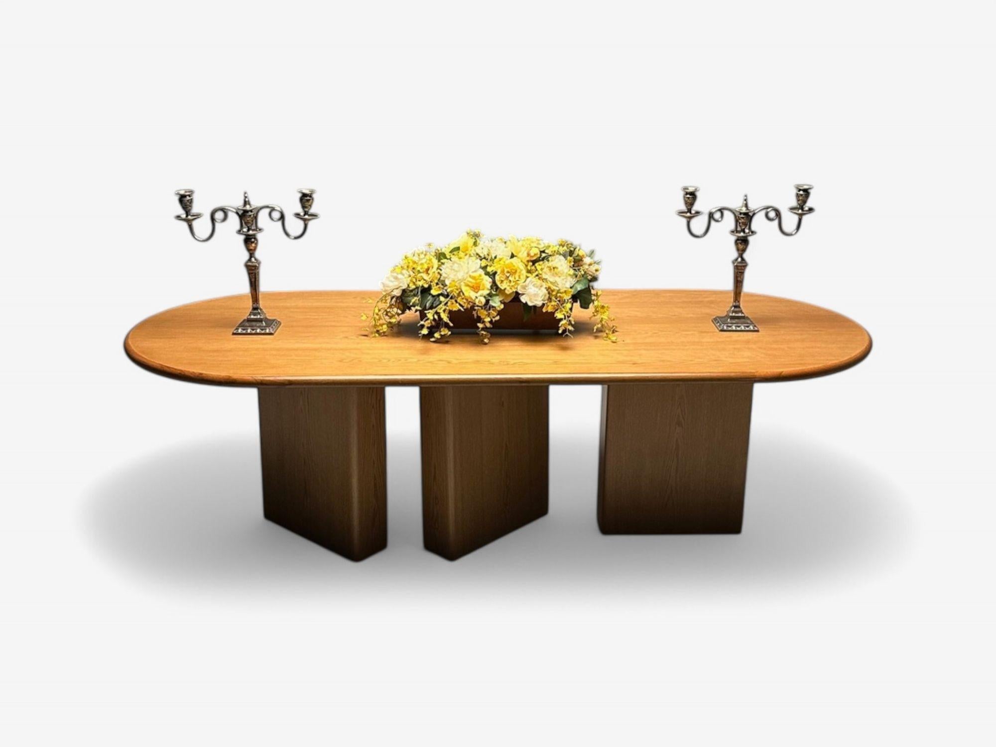 XXIe siècle et contemporain Organic Modern, Solid Oak, Handcrafted Pedestal Oval Dining Table, 21e C.