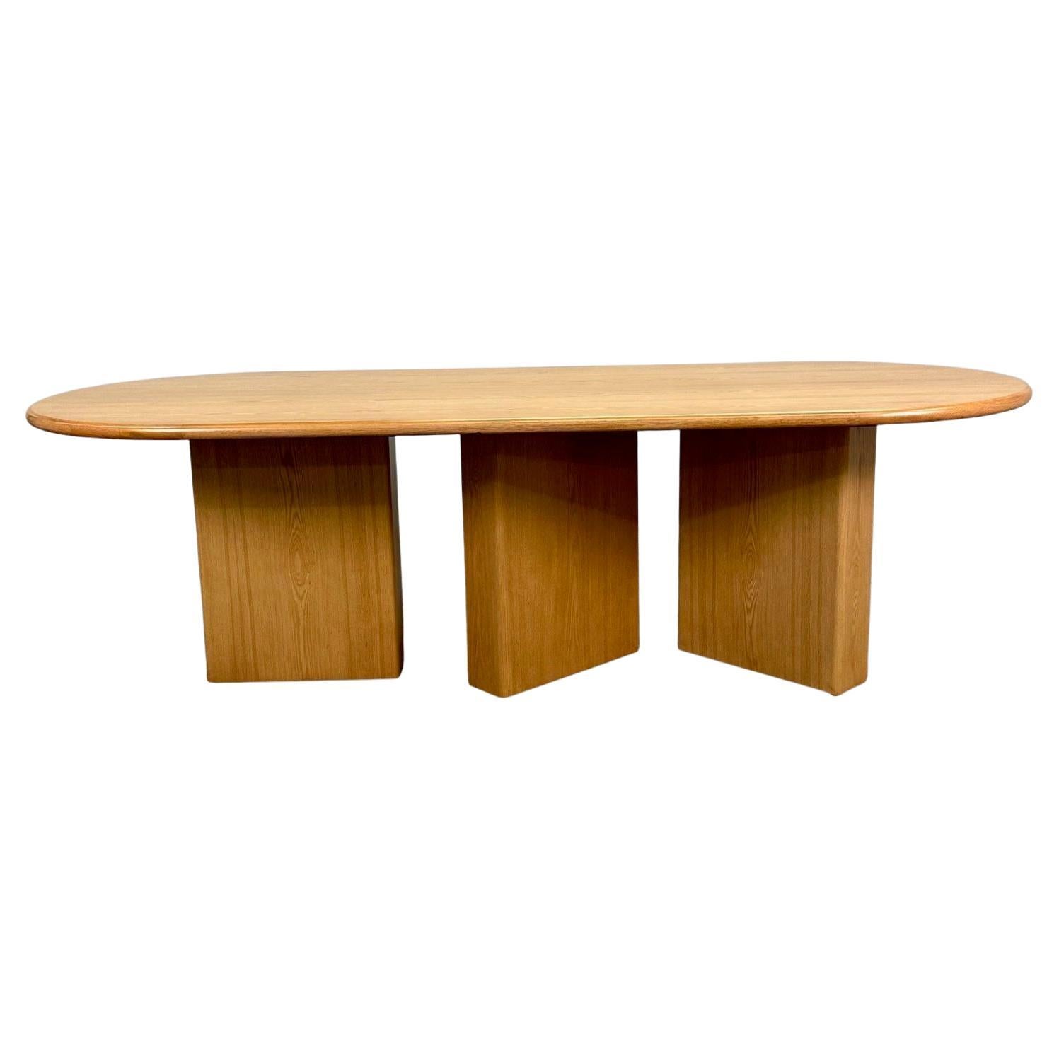 Table de salle à manger ovale contemporaine fabriquée à la main en chêne massif, base à piédestal moderne