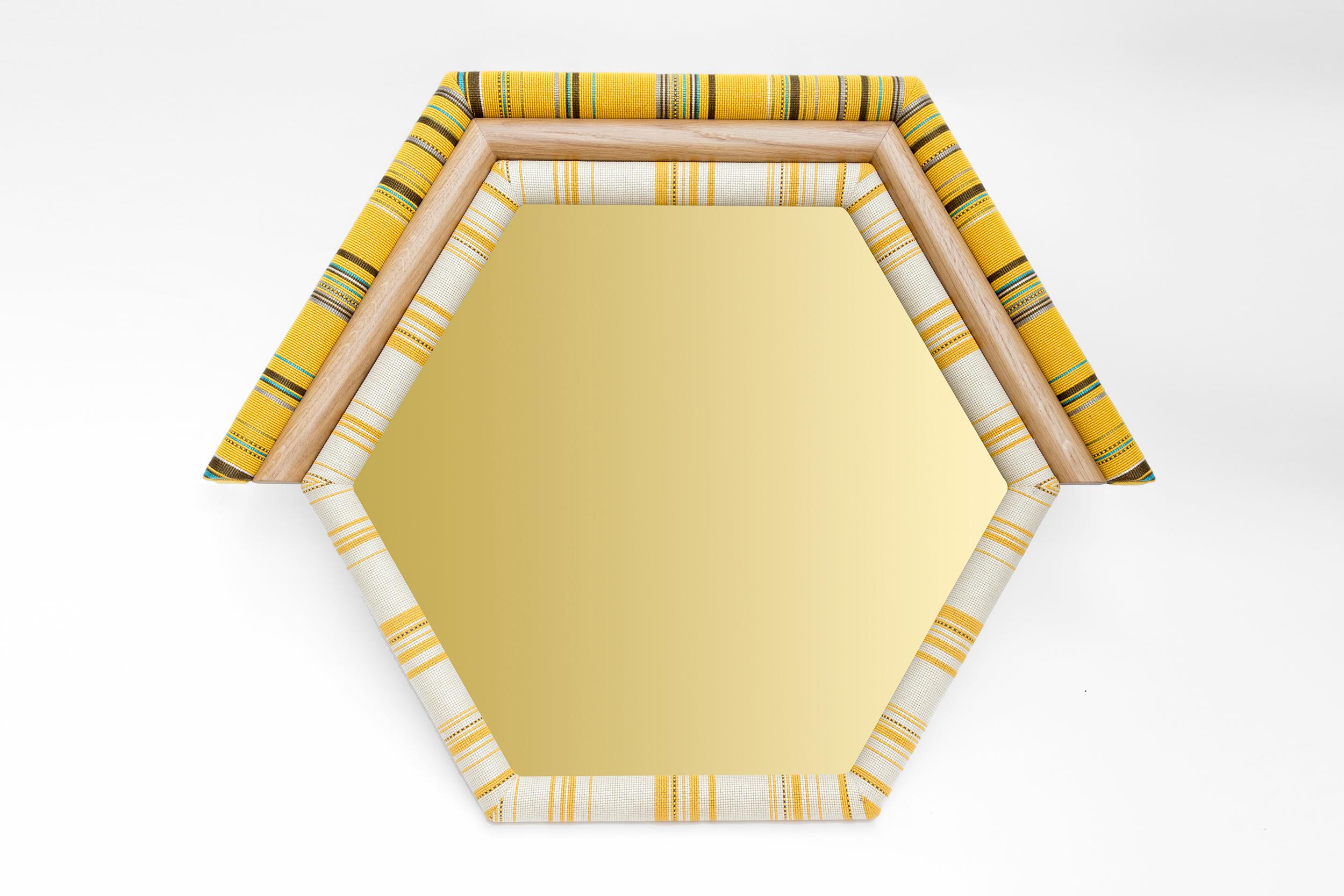Zeitgenössischer handgefertigter Pontiac-Dreieck-Spiegel mit Paul Smith-Polsterung (Arts and Crafts) im Angebot