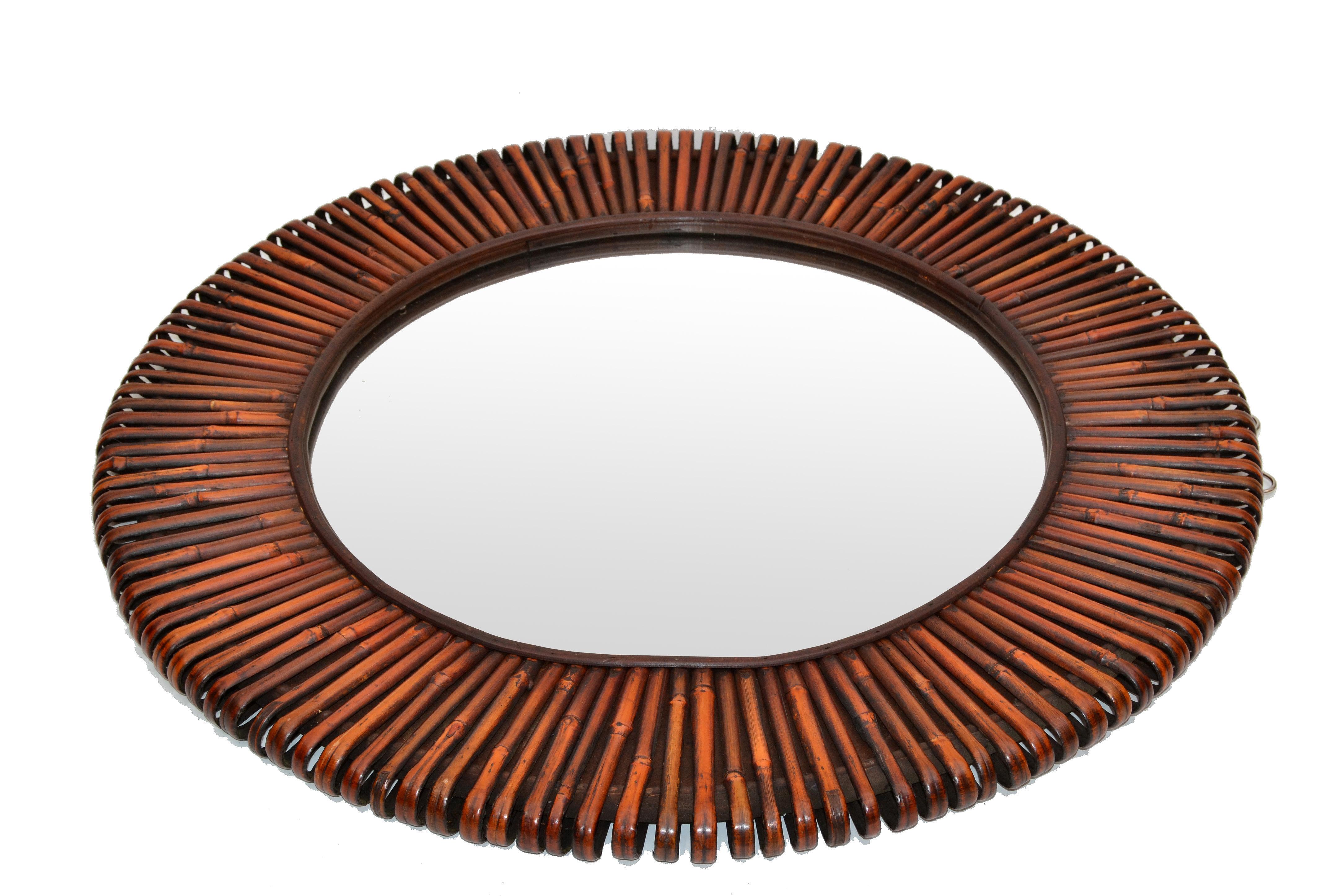 Contemporary Handcrafted Round Bent Rattan and Wood Mirror (20. Jahrhundert)