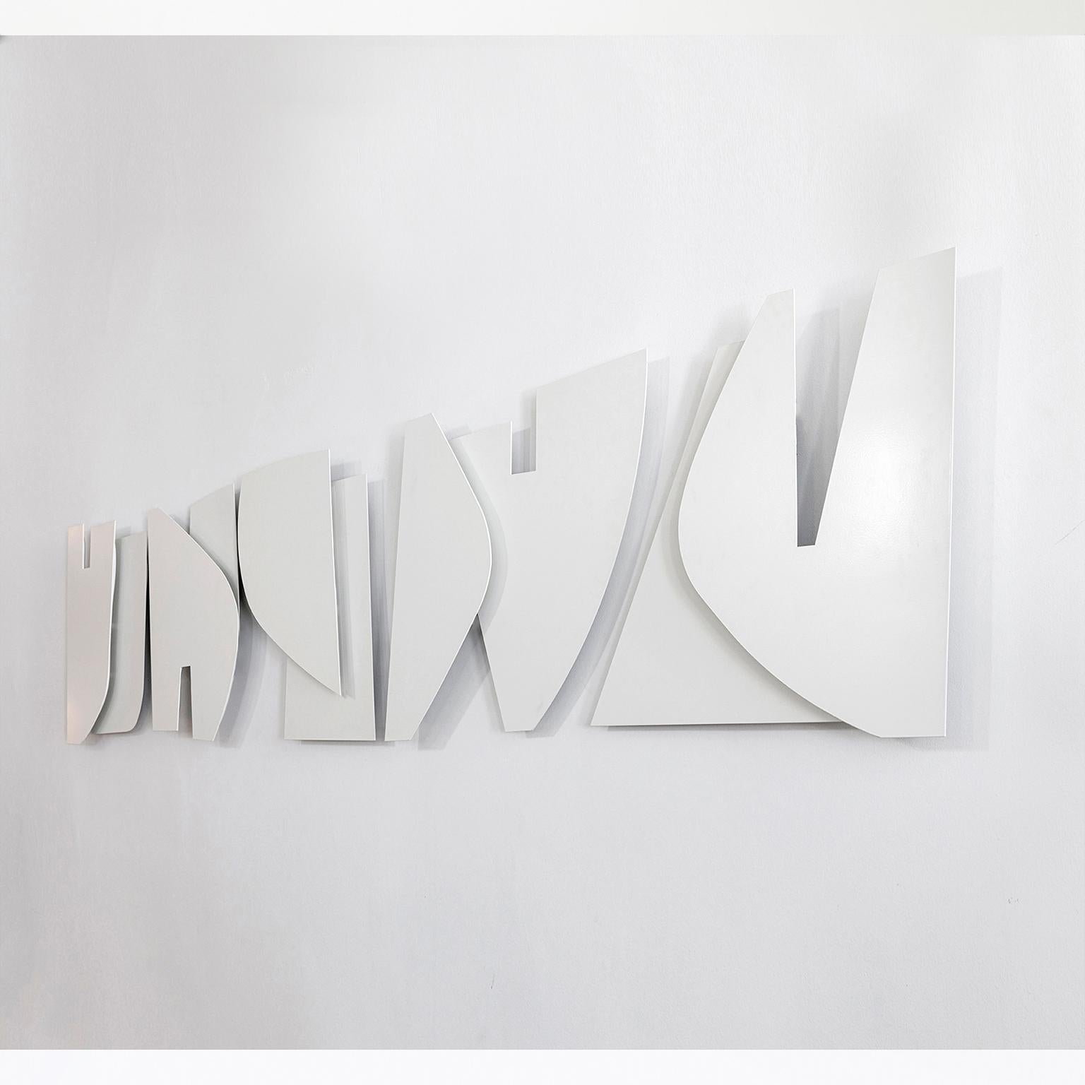 Zeitgenössische handgefertigte skulpturale Wandleuchte „Kyklades“ aus Metall von Anaktae (Moderne) im Angebot