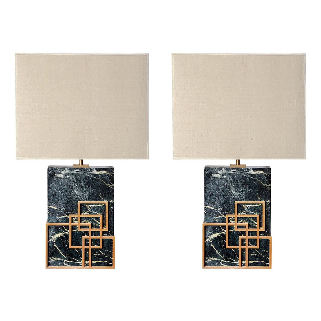 Lampada da tavolo contemporanea artigianale "Tallos" in marmo e ottone di Anaktae in vendita