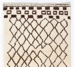 Tapis Tulu contemporain à motifs marocains, noué à la main, en laine naturelle non teintée