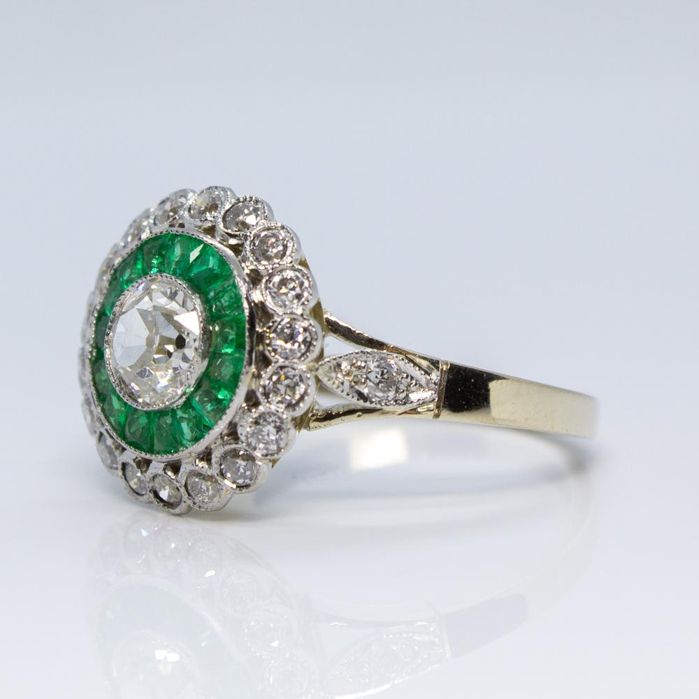 Contemporary Handmade 18 Karat Gold Diamond and Emerald Ring In Excellent Condition In Miami, FL