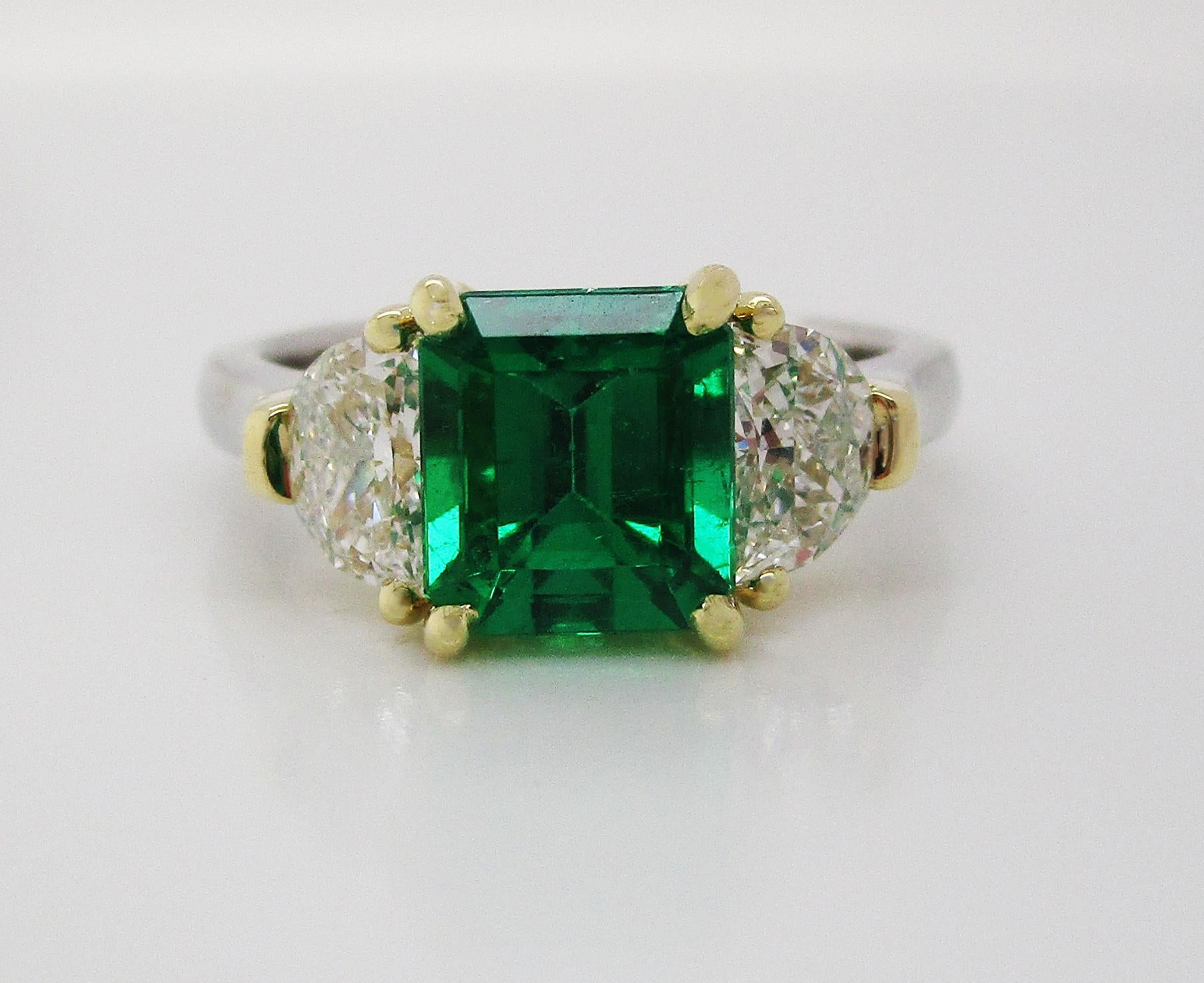 Women's Contemporary Handmade 18K Yellow Gold Platinum Emerald and Diamond Ring For Sale
