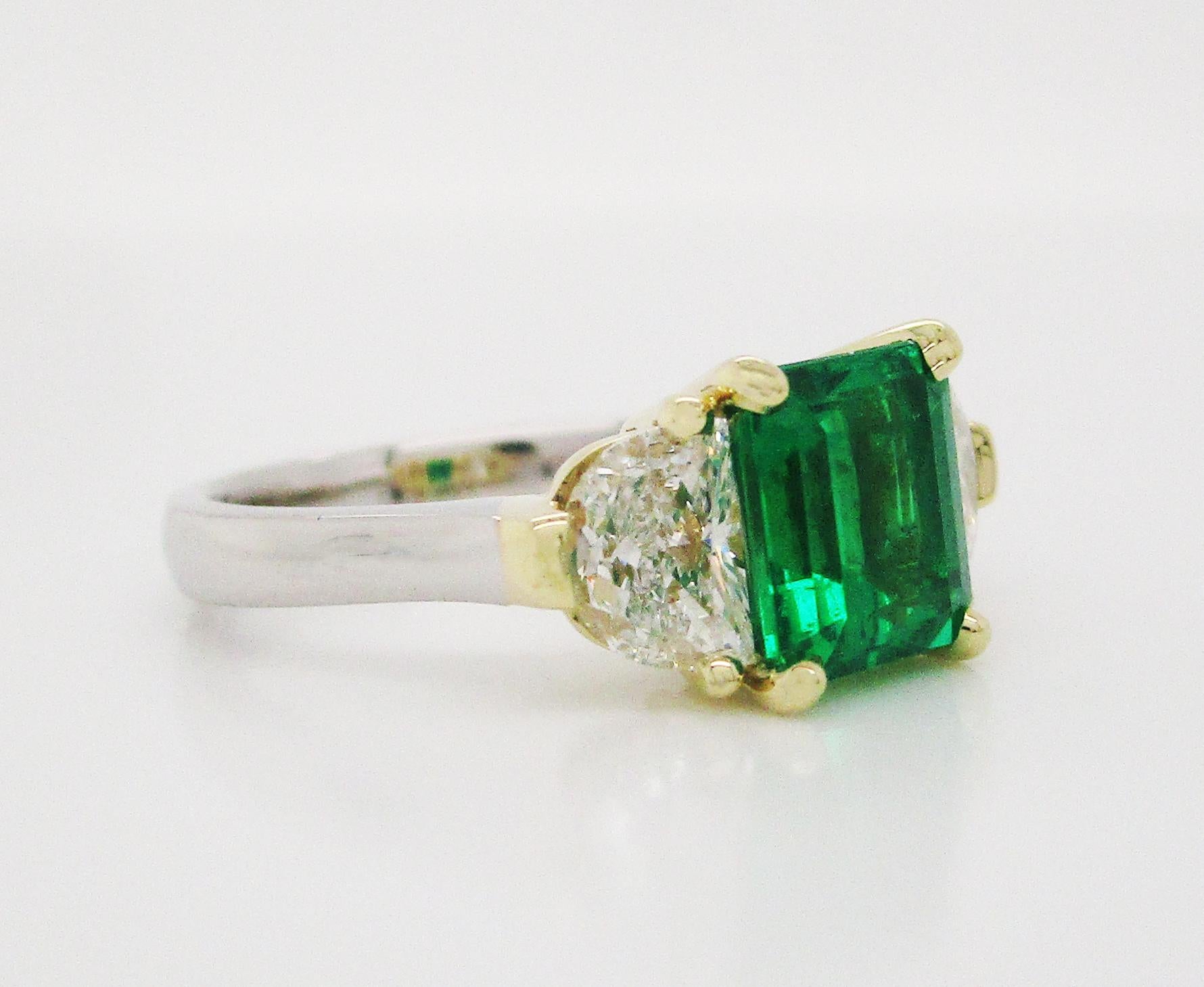 Contemporary Handmade 18K Yellow Gold Platinum Emerald Diamond Three-Stone Ring In Excellent Condition In Lexington, KY