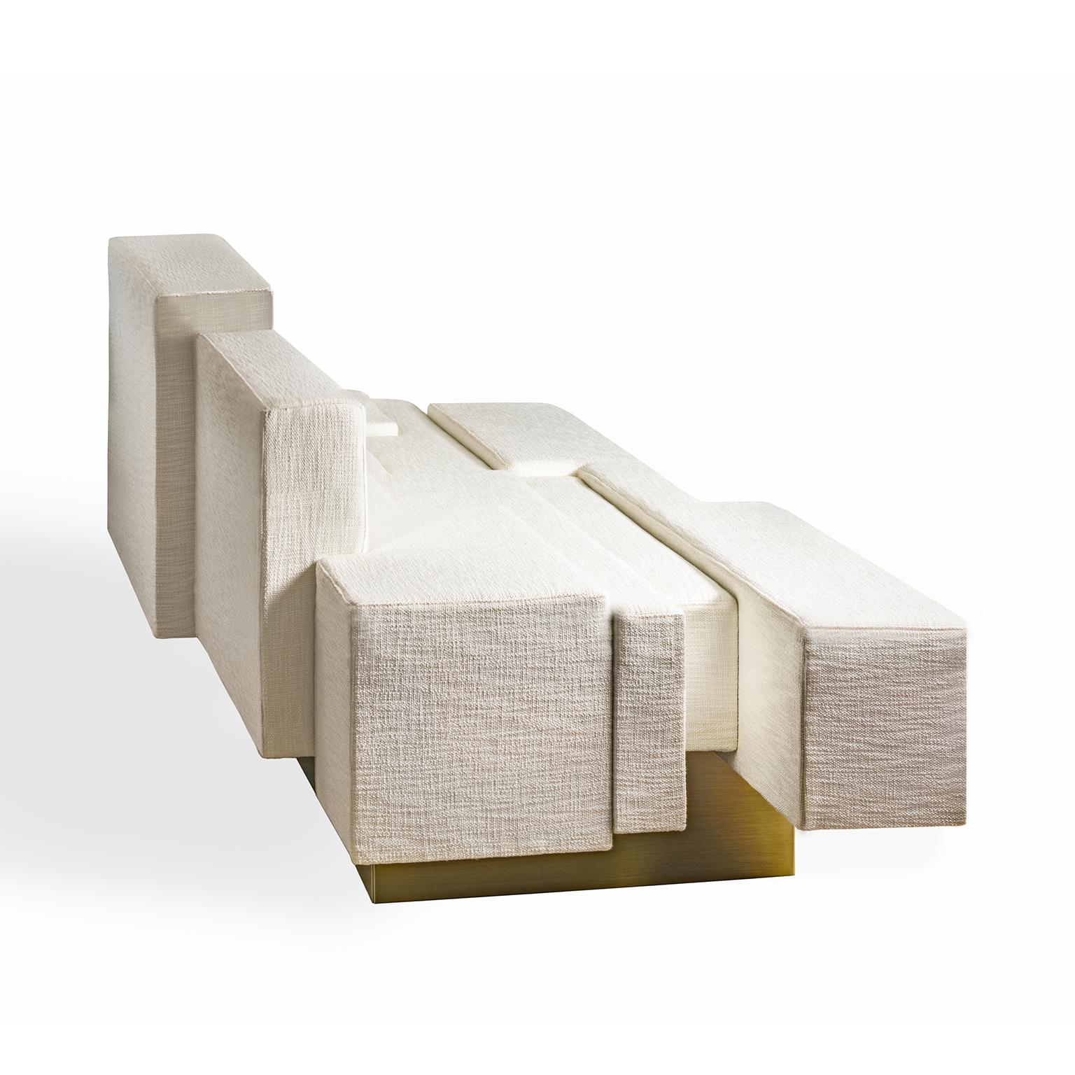 Zeitgenössisches handgefertigtes asymmetrisches Sofa 
