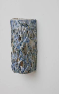 Lampada da parete contemporanea in ceramica blu fatta a mano "Chez Albert 2