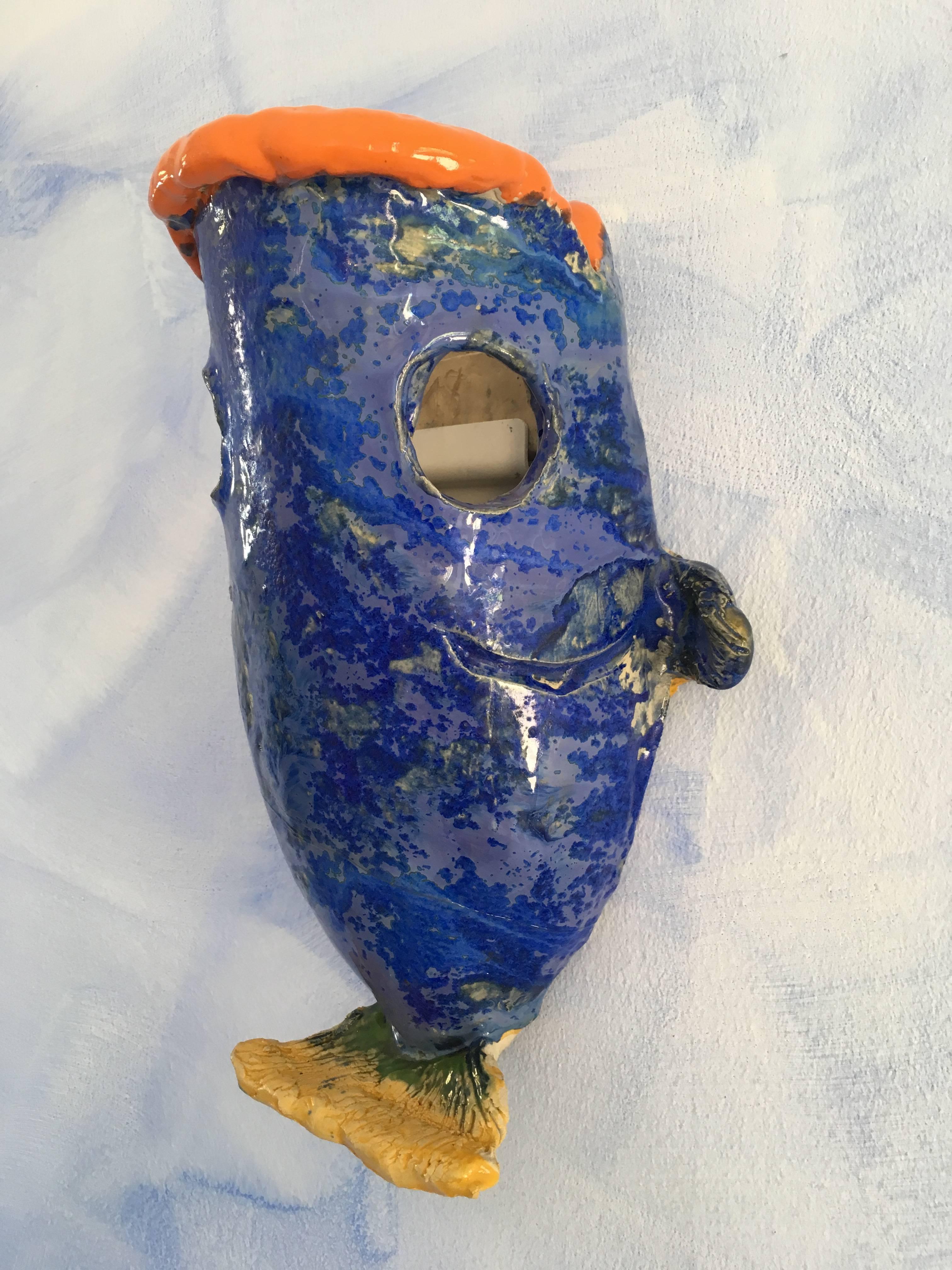 Zeitgenössische handgefertigte blaue Keramik-Wandleuchte 'Néné' (Moderne) im Angebot