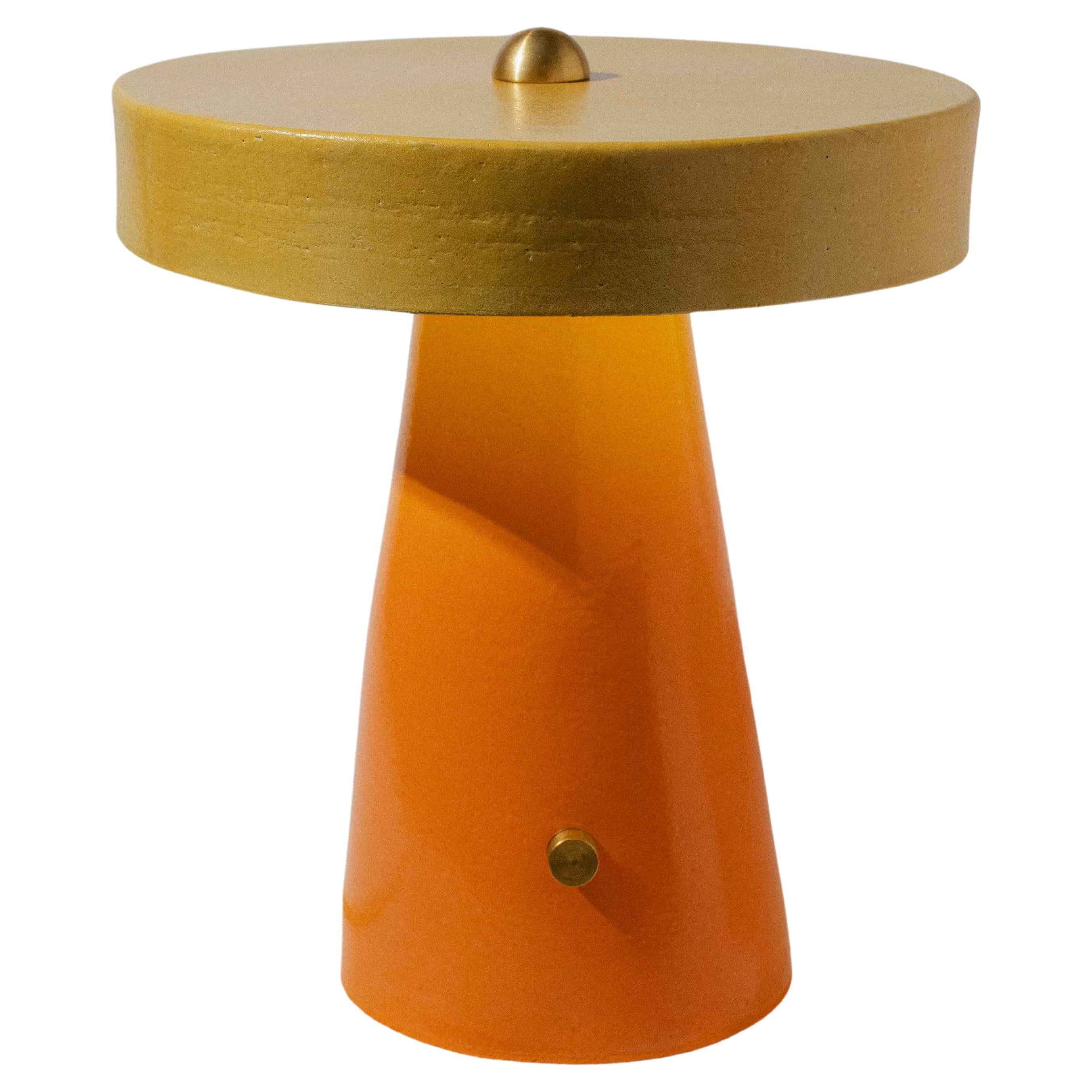 Lampada contemporanea in ceramica a gradazioni di Candy Corn fatta a mano di Streicher Goods in vendita