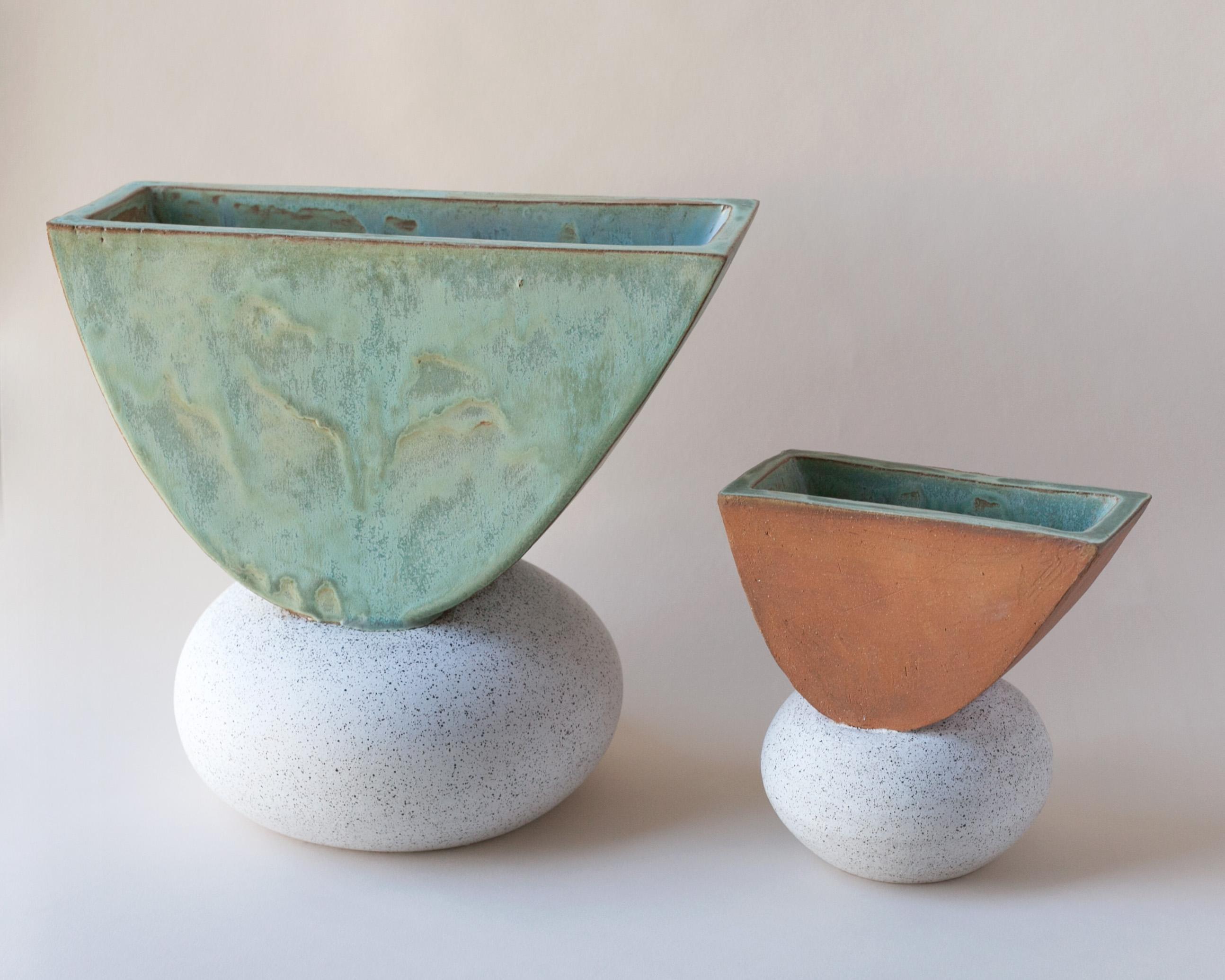 Moderno Vaso per cenere in ceramica contemporanea fatto a mano XL, verde e bianco in vendita