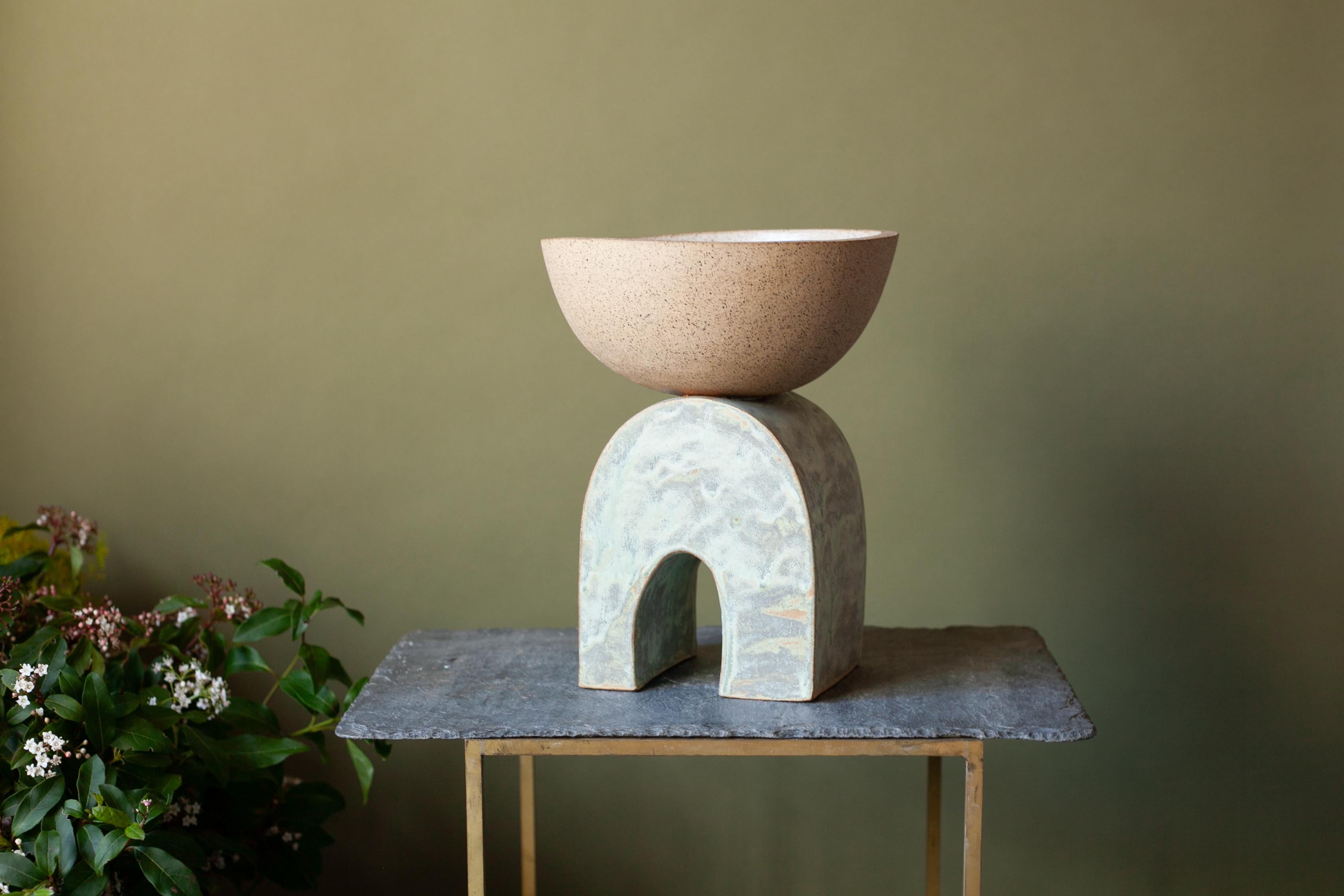 Sculpté Bol Devo contemporain en céramique fait à la main en vente