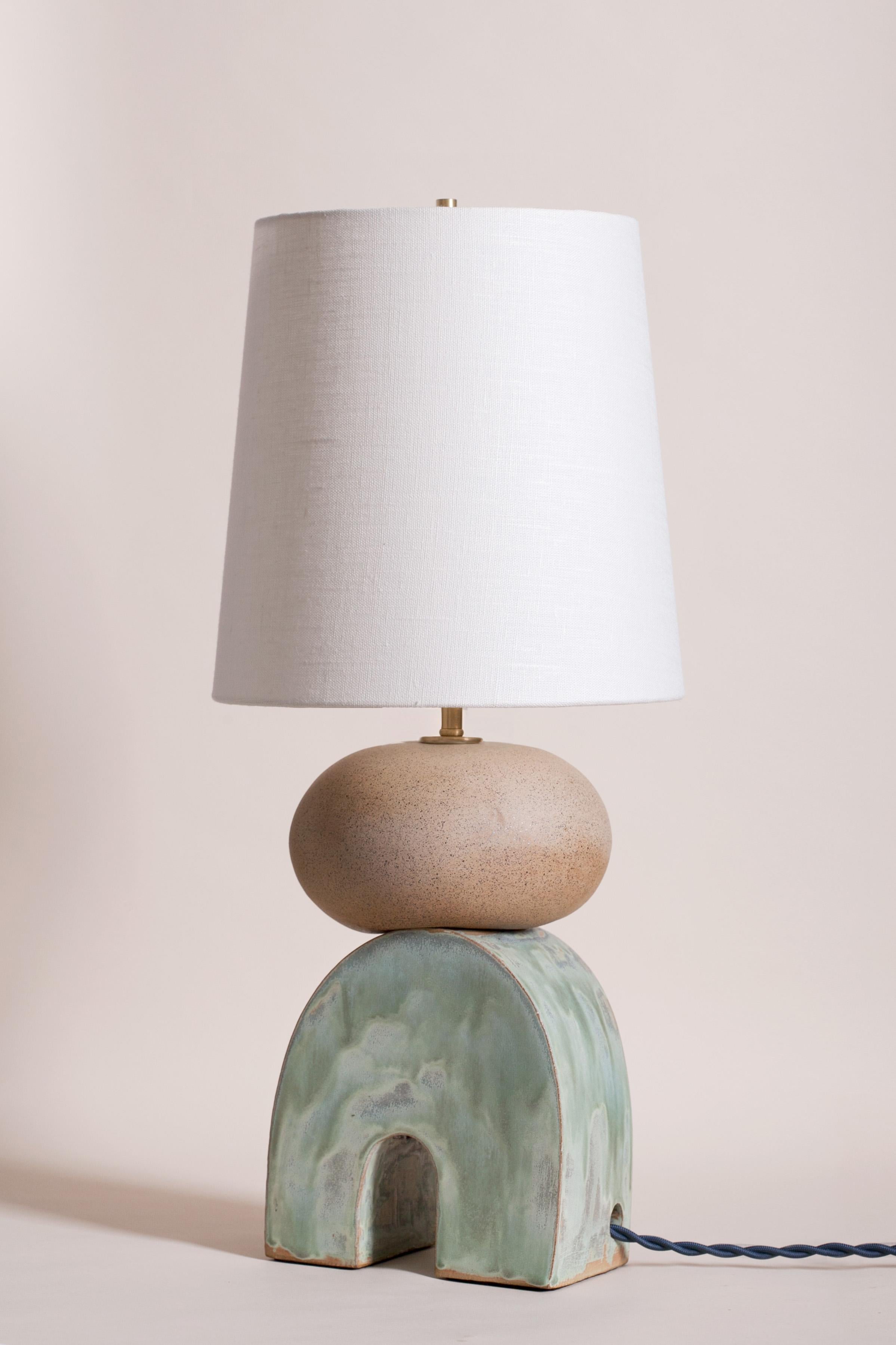 Zeitgenössische, handgefertigte Devoe-Lampe aus Keramik (Moderne) im Angebot