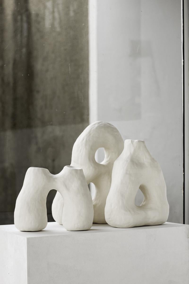 zeitgenössische handgefertigte Keramikskulptur RUPA N.3 im Angebot 2