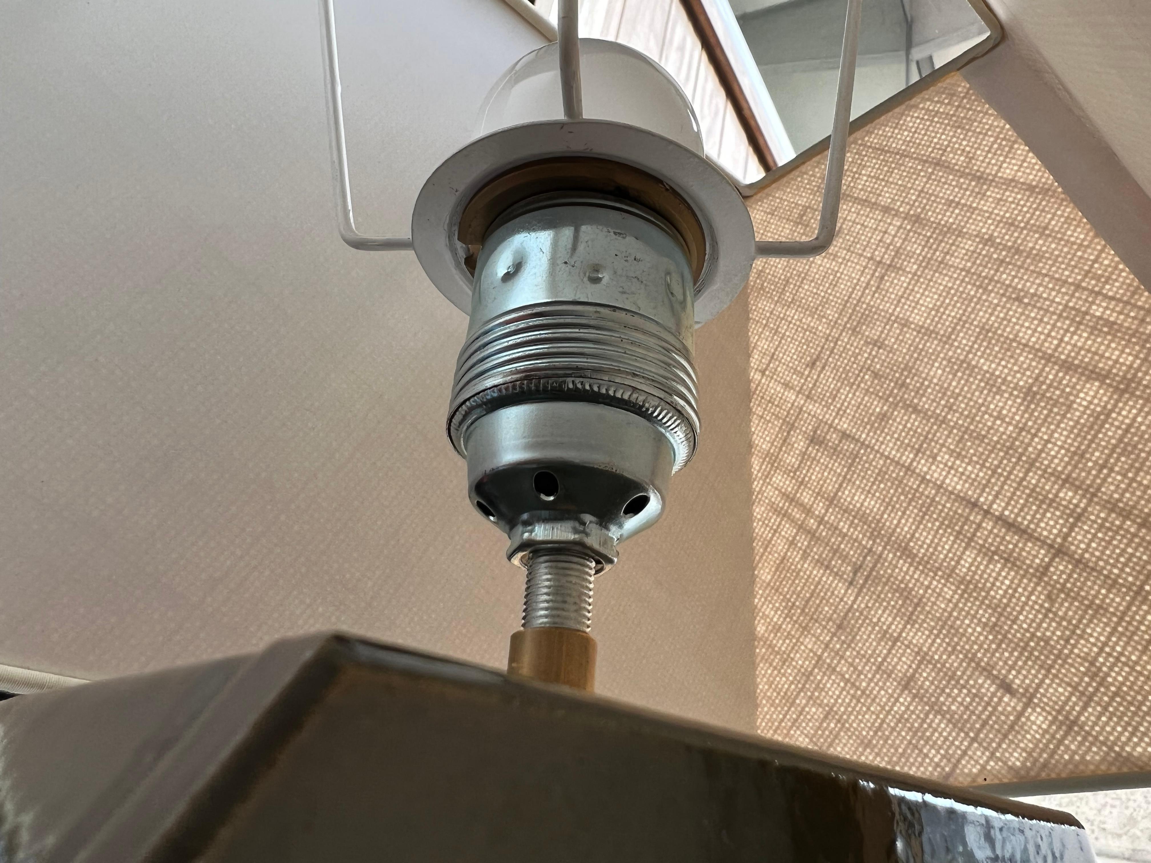 Lampe d'appoint contemporaine en céramique faite à la main, Greene & Greene Greene avec abat-jour en vente 2