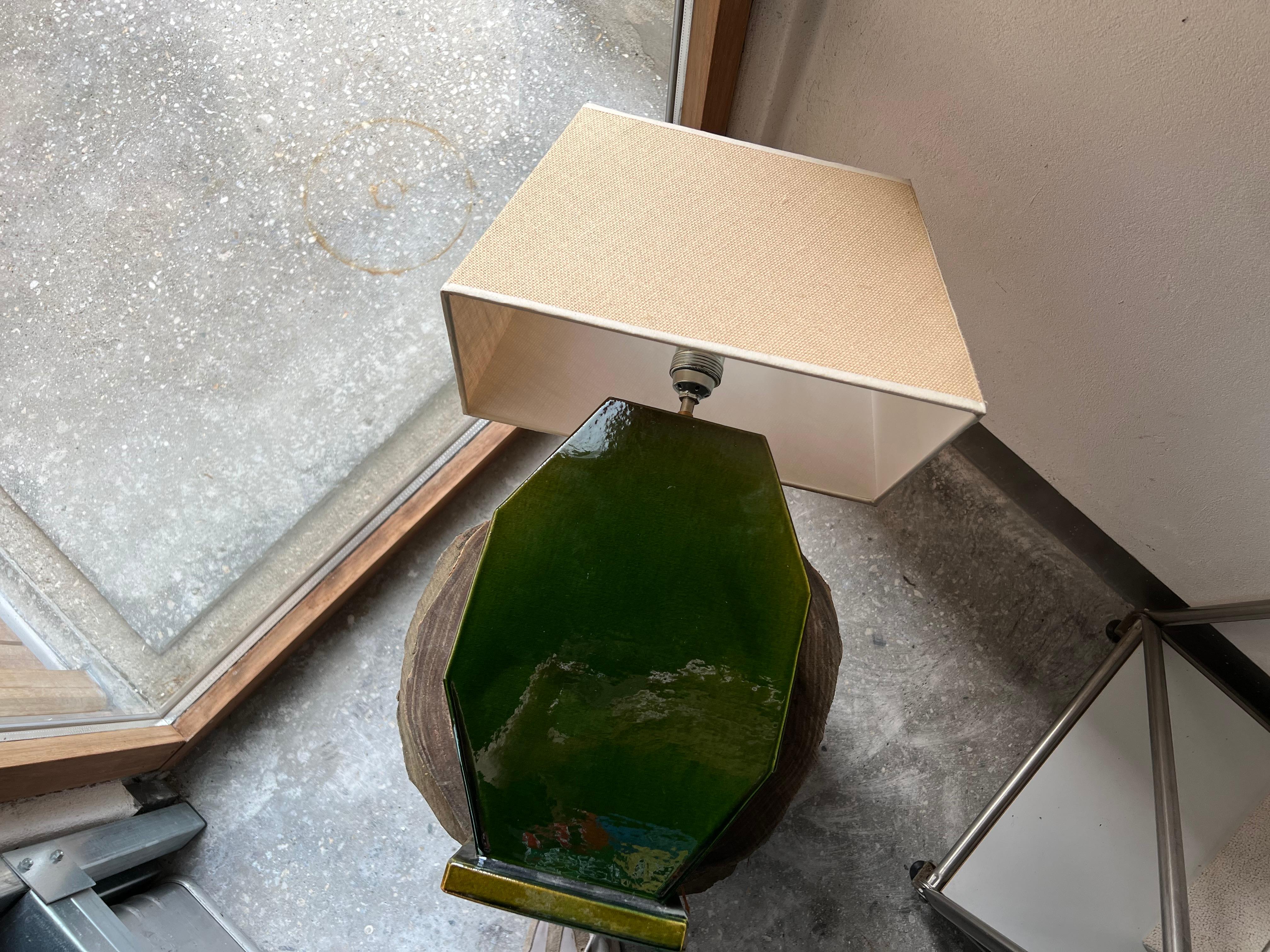 Céramique Lampe d'appoint contemporaine en céramique faite à la main, Greene & Greene Greene avec abat-jour en vente