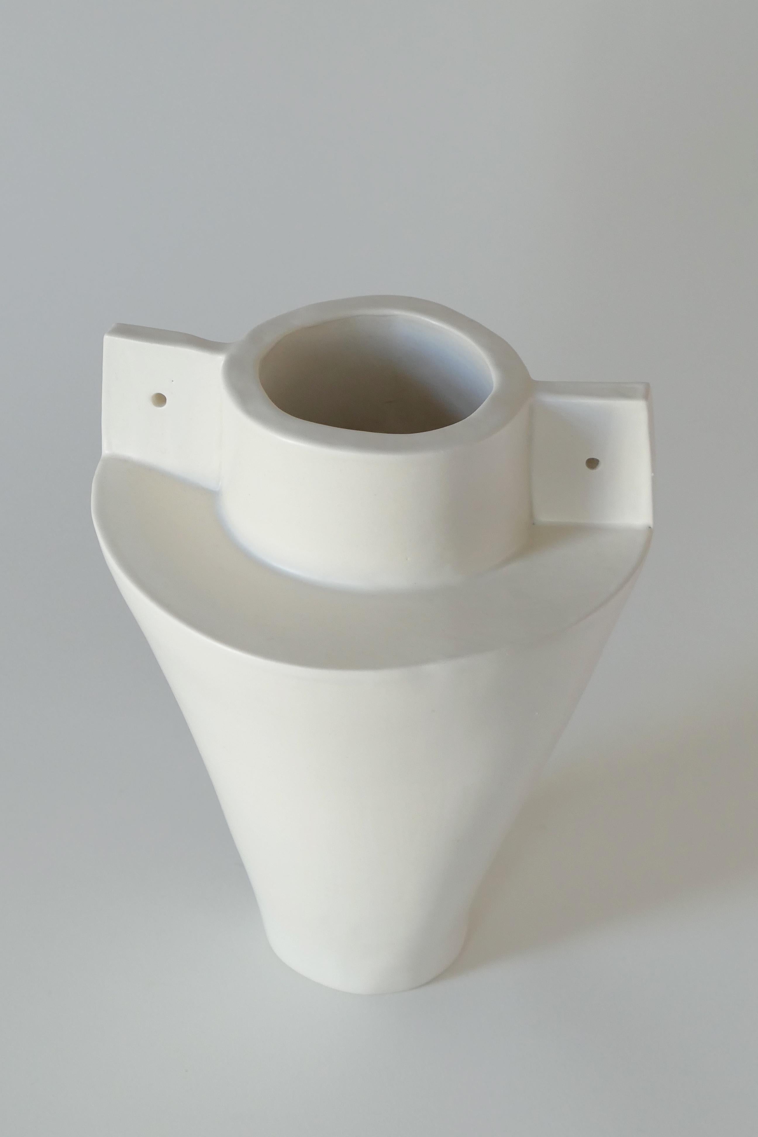 Américain Vase en céramique contemporain fait à la main en vente
