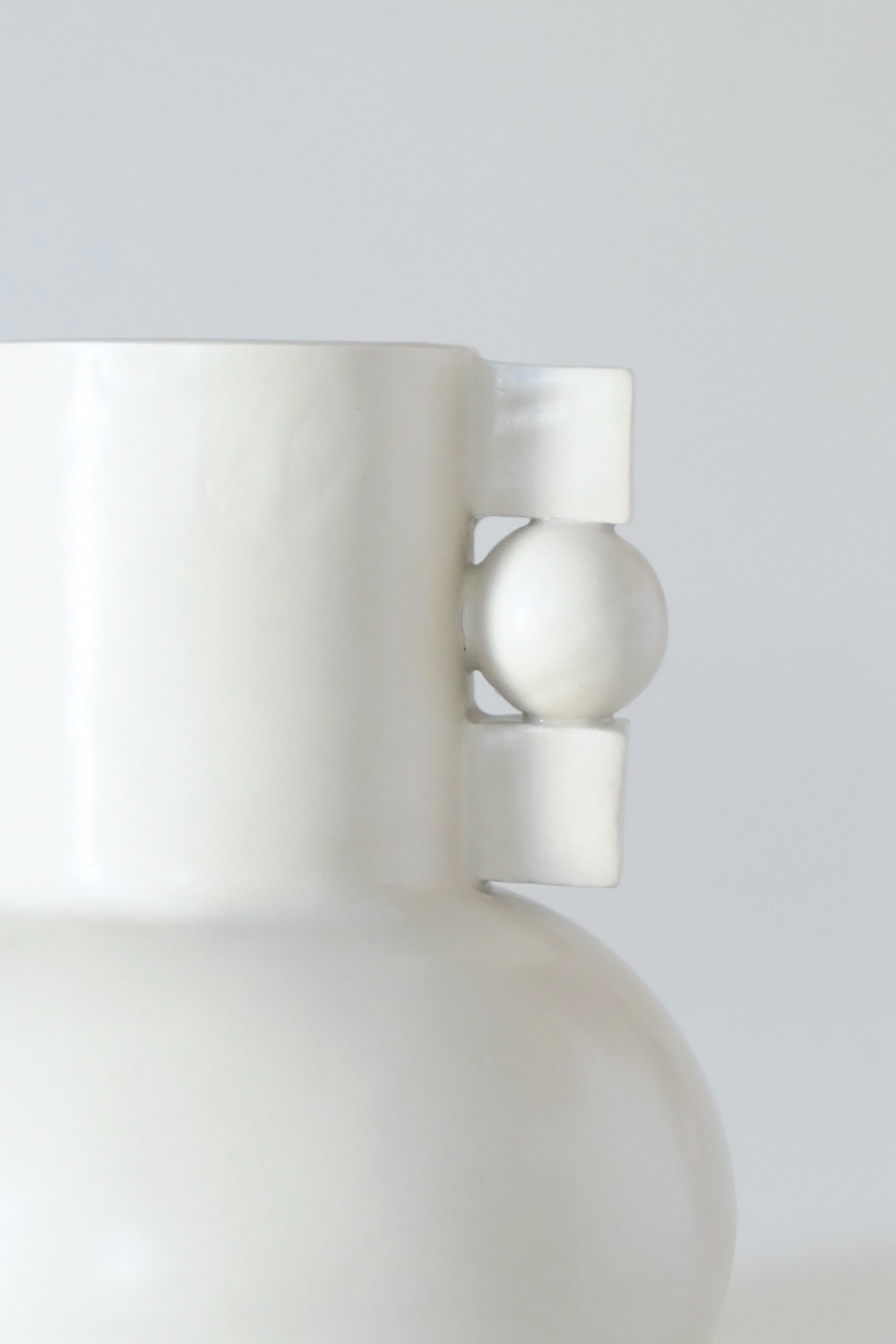 Contemporary Handmade Ceramic Vase (Handgeschnitzt)
