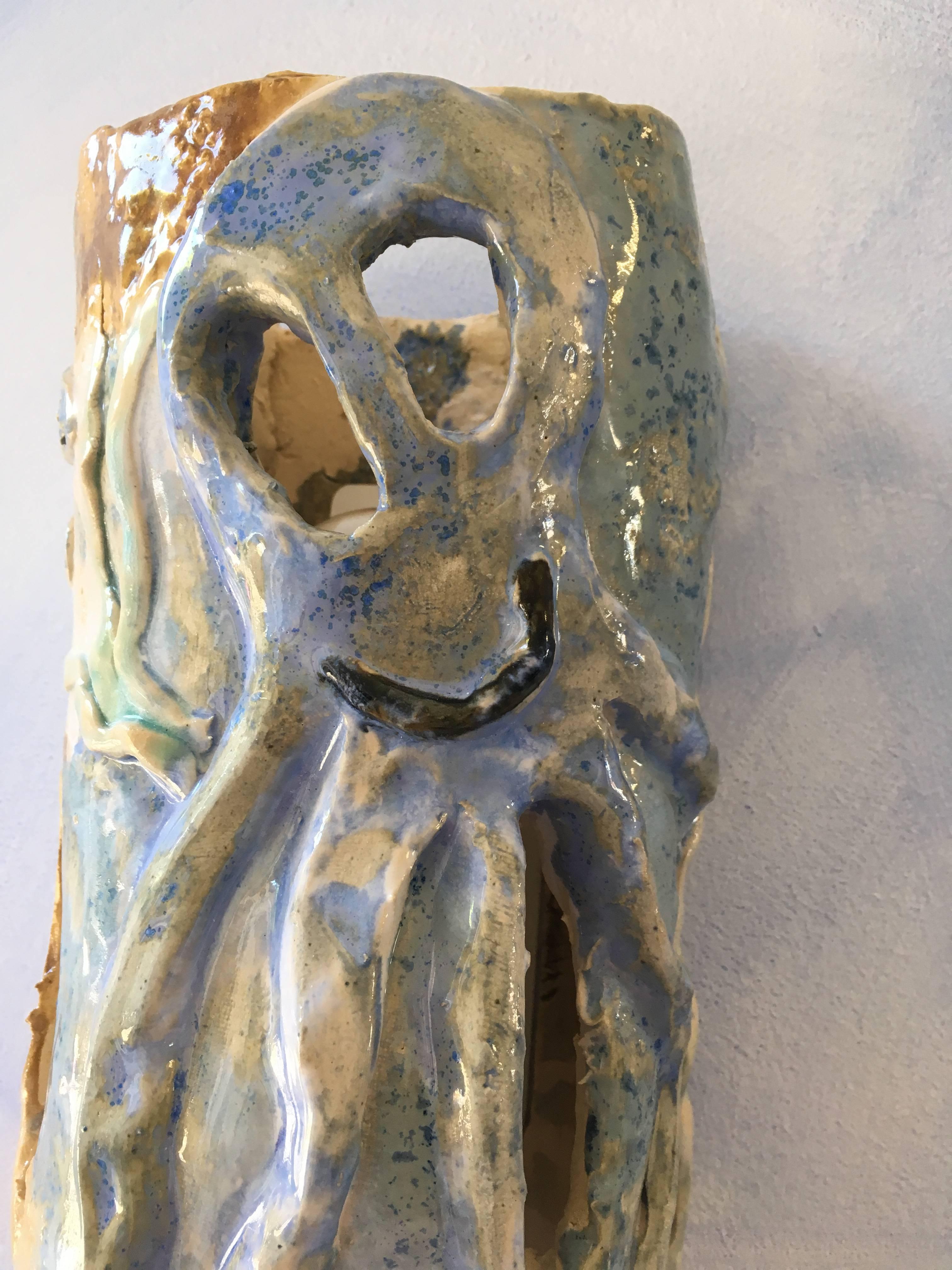 Moderne Applique contemporaine en céramique faite à la main 