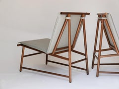 Sedia contemporanea fatta a mano in legno di noce