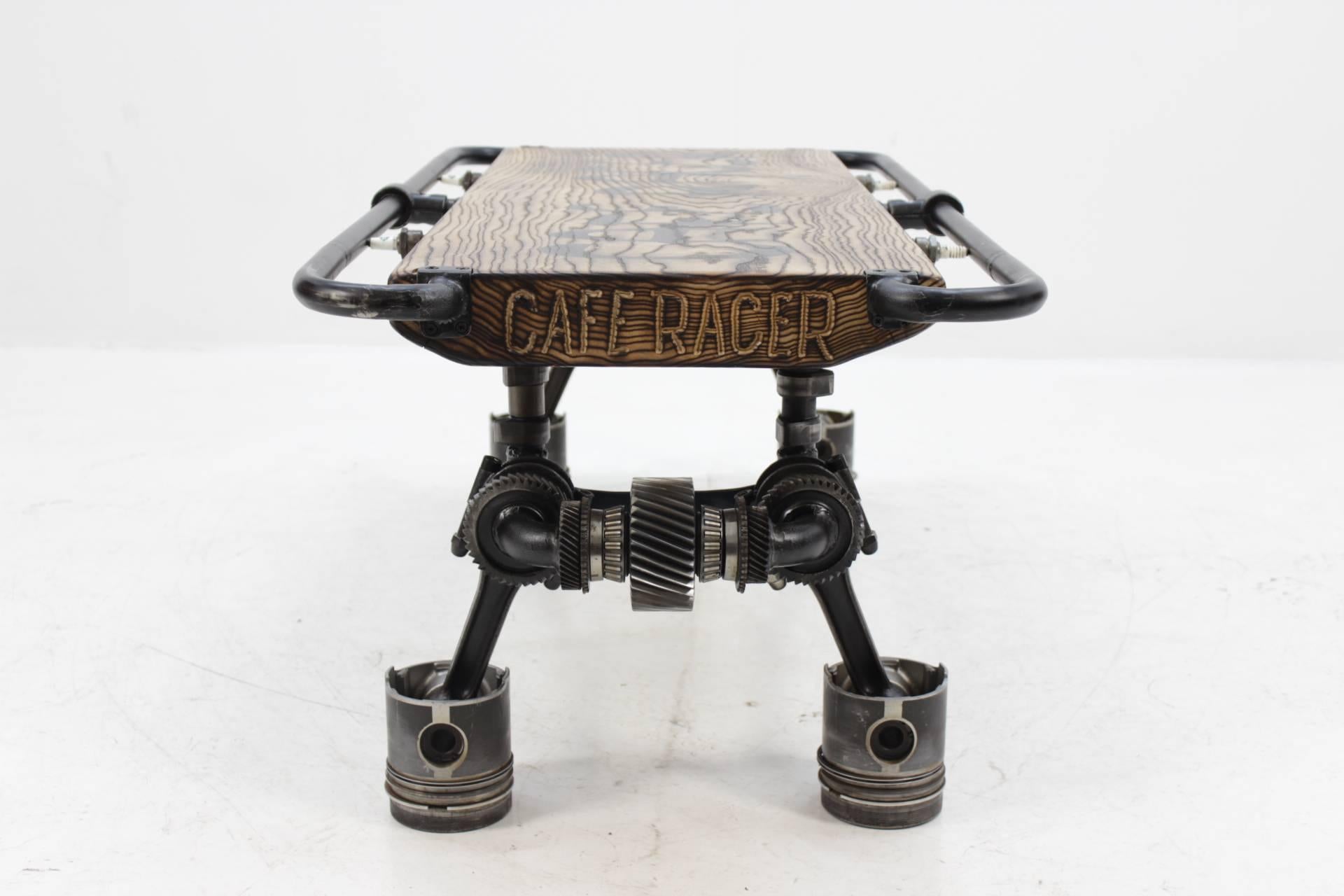 Zeitgenössischer handgefertigter Couchtisch „Cafe Racer“ von Baldos (Moderne) im Angebot