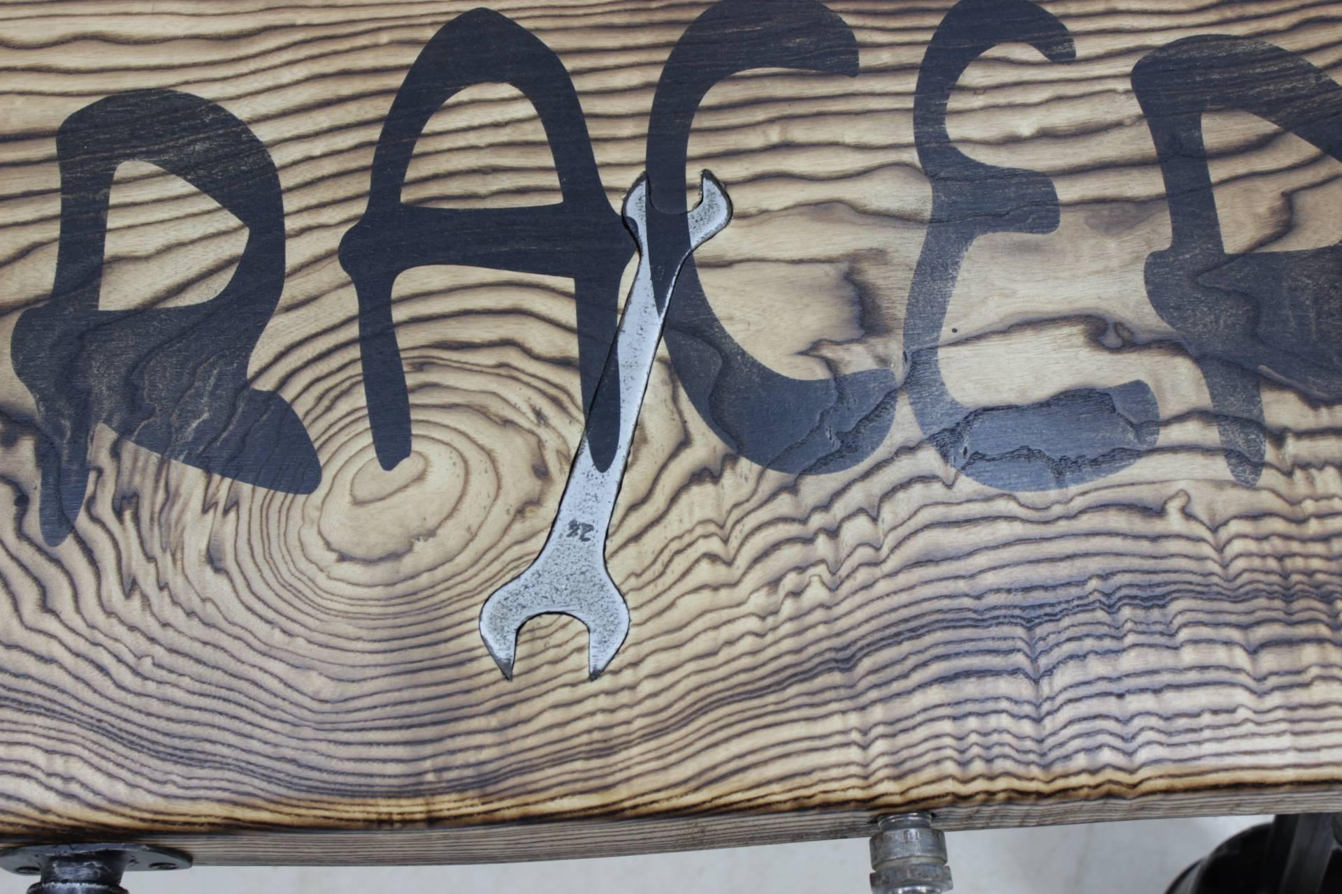 Table basse contemporaine faite à la main « Cafe Racer » de Baldos Excellent état - En vente à Praha, CZ