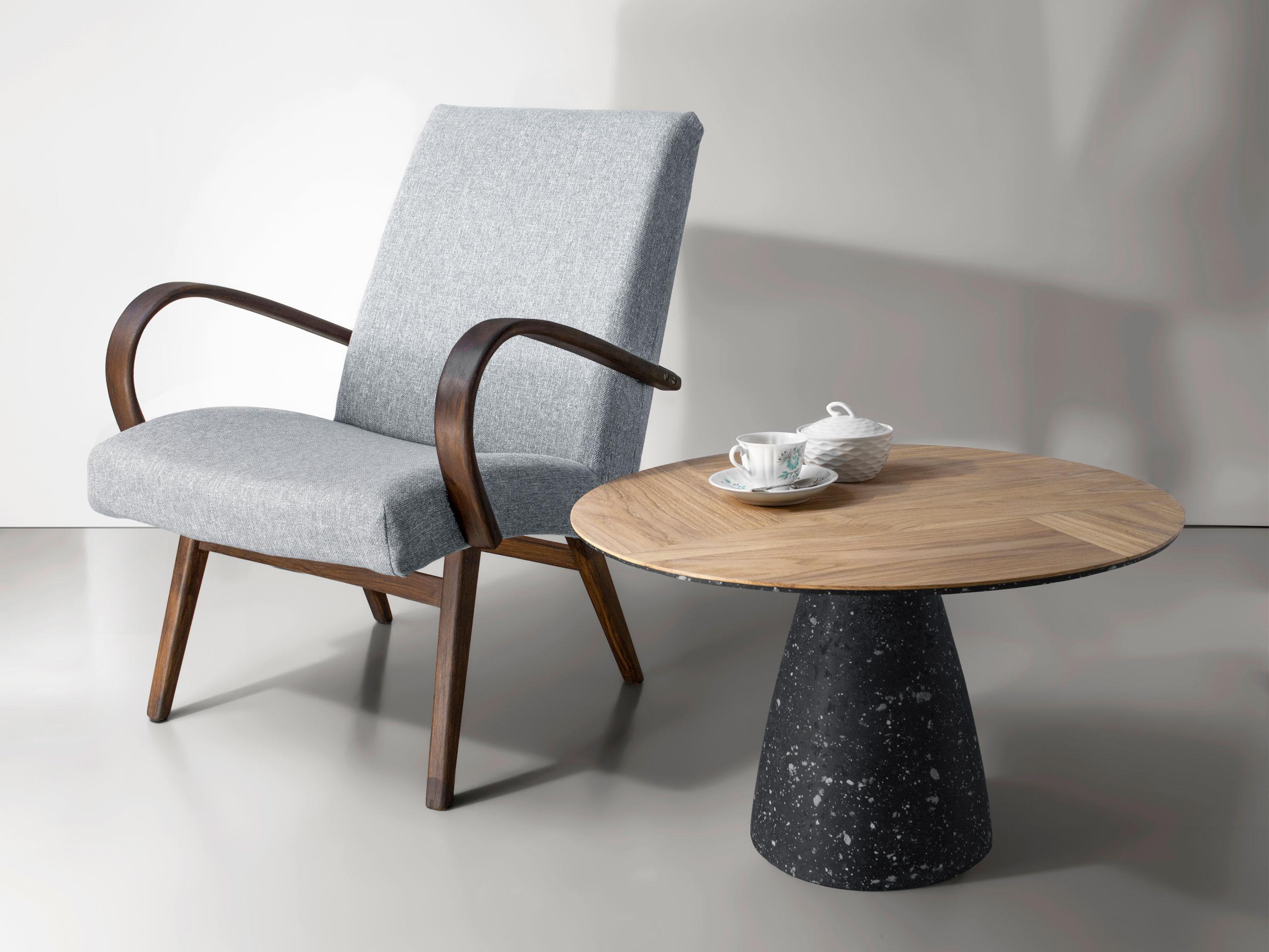 The visual inspiration for the coffee table is a combination of natural wood and concrete. These two opposite materials combined, create a unique character of the product that has the coldness of concrete and the coziness of wood. Although wood and