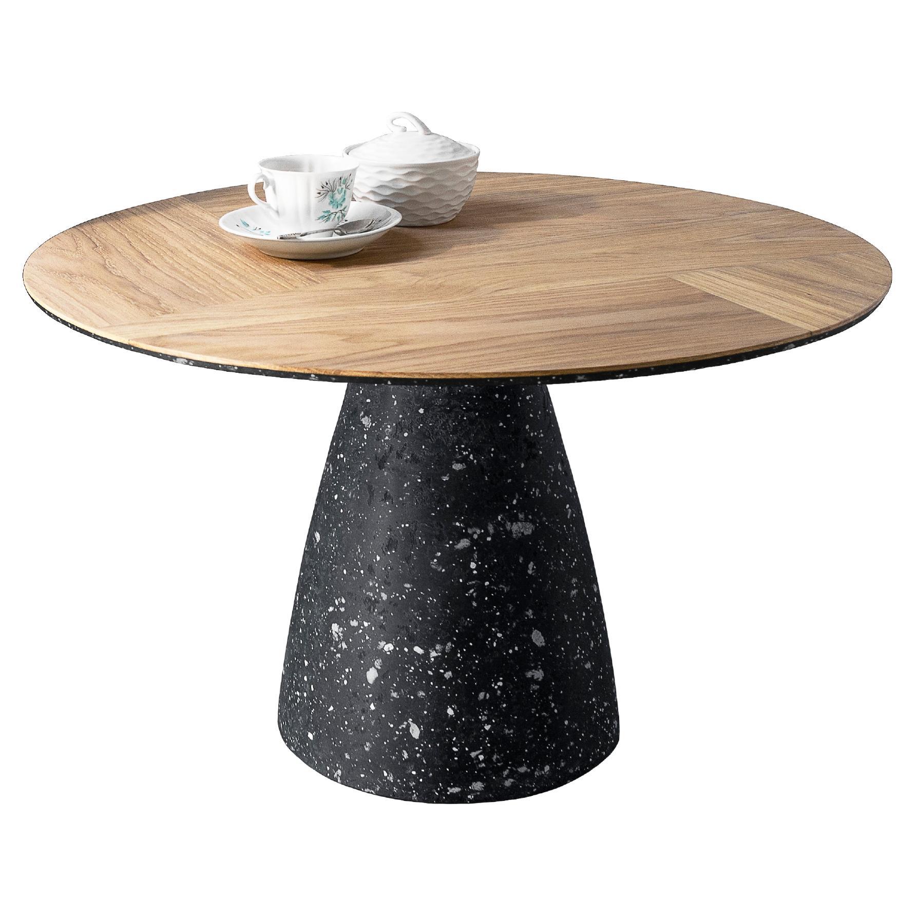 Table basse ronde moderne en chêne et béton noir par Donatas Žukauskas en vente