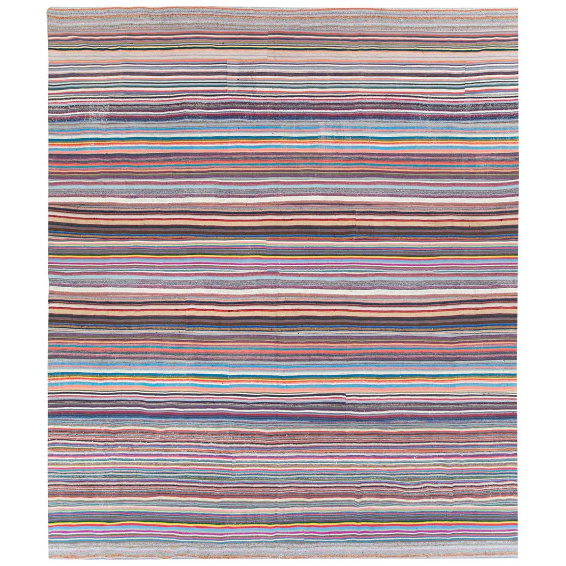 Zeitgenössischer handgefertigter farbenfroher türkischer übergroßer quadratischer Flachgewebe-Teppich